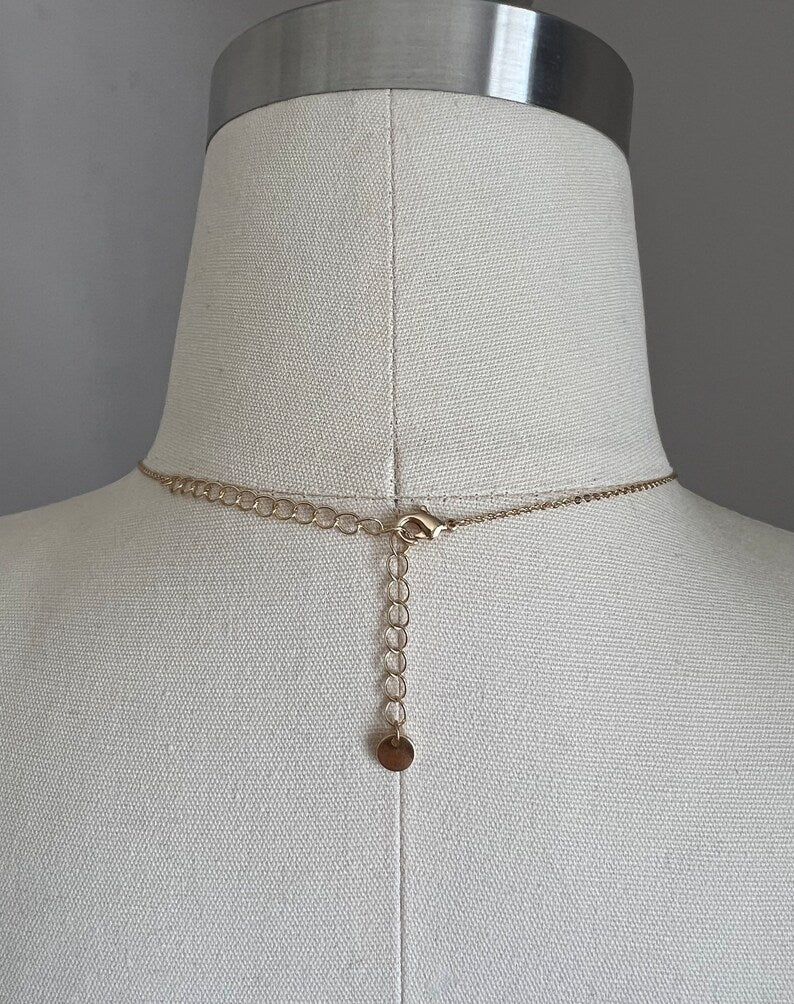 White shell flower necklace