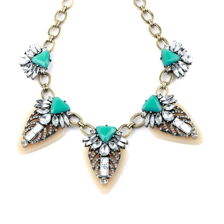 Statement crystal ncklace