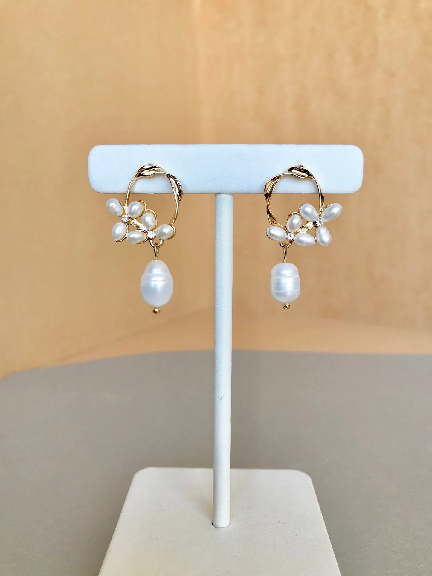 Pearl flower earrings