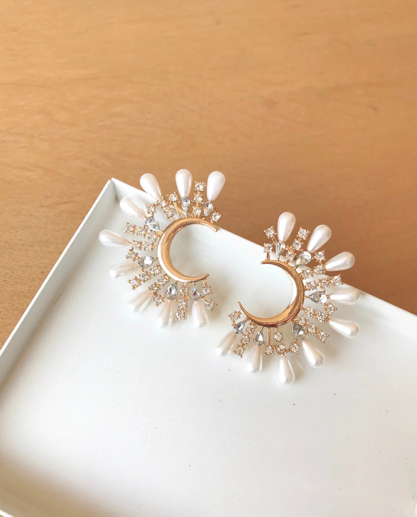 Statement pearl earrings