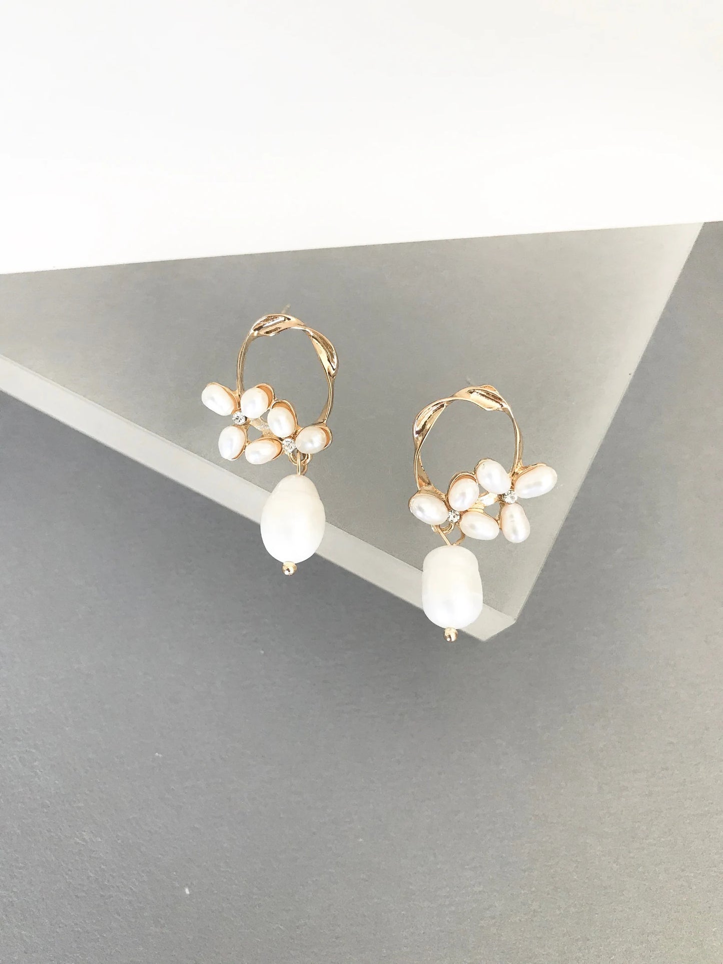 Pearl flower earrings