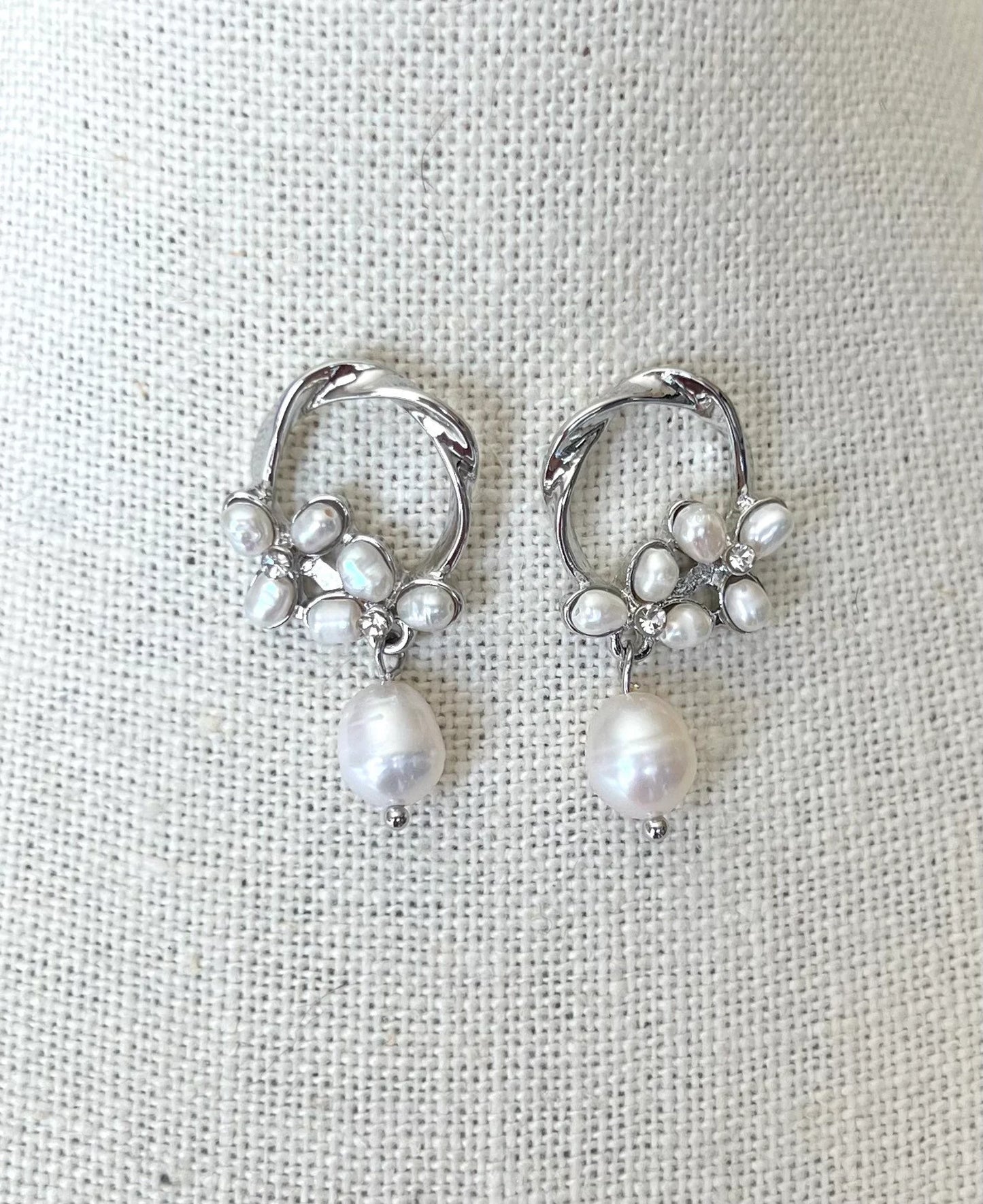 Pearl flower earrings