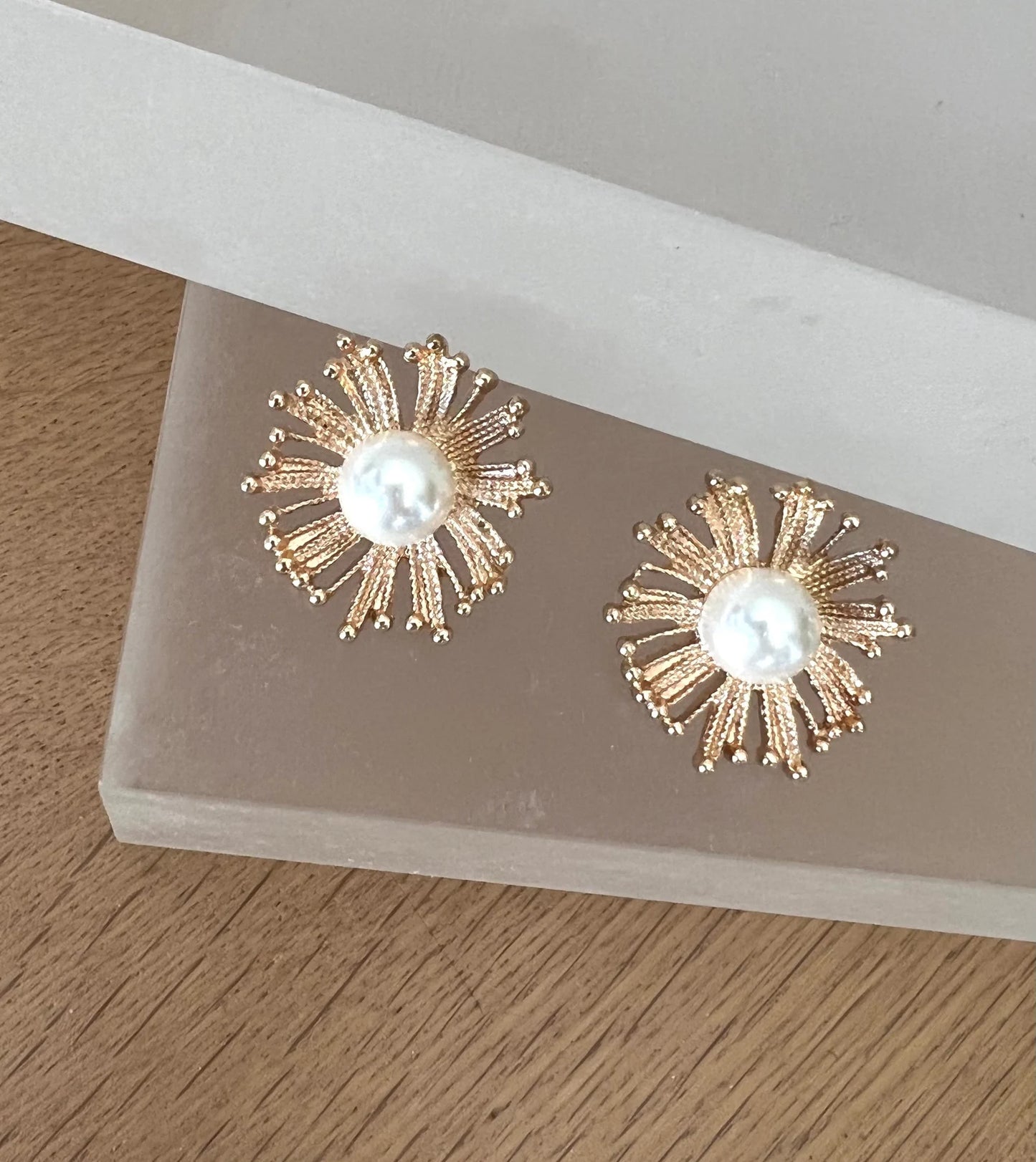 Pearl flower earrings