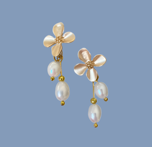 Pearl flower dangle earrings