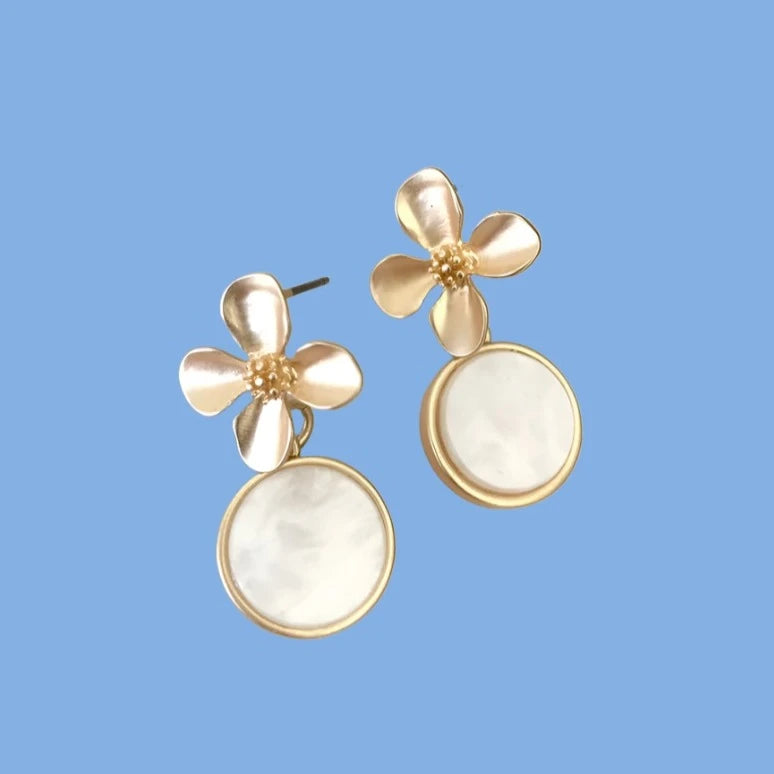 Small daisy earrings