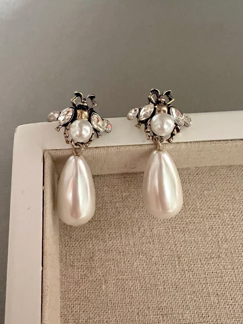 Teardrop pearl earrings