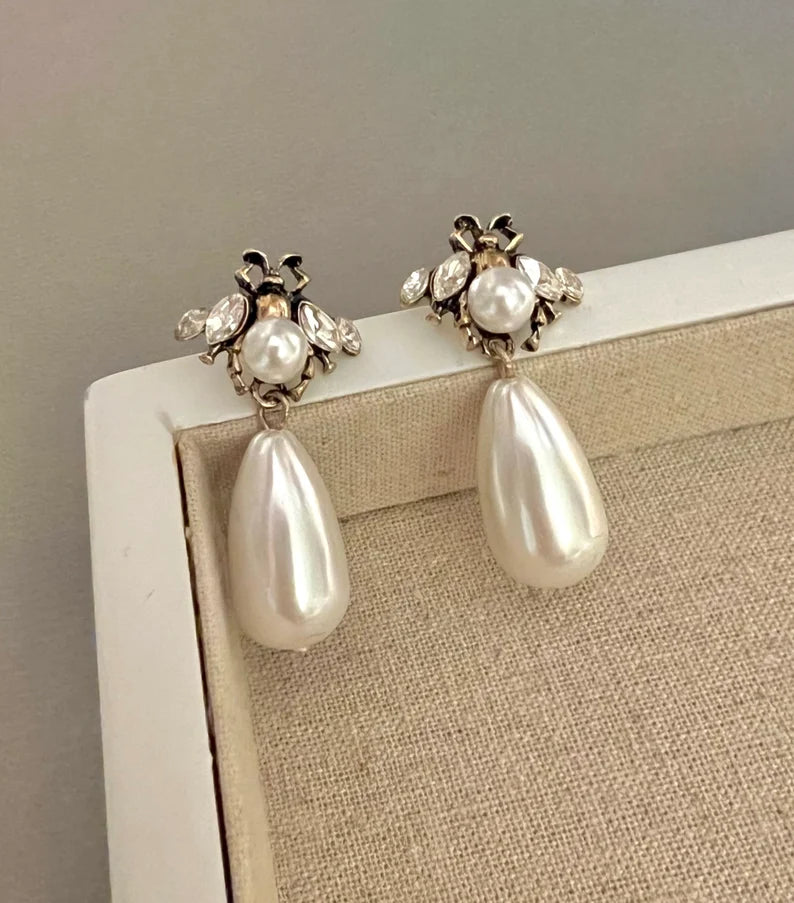 Teardrop pearl earrings