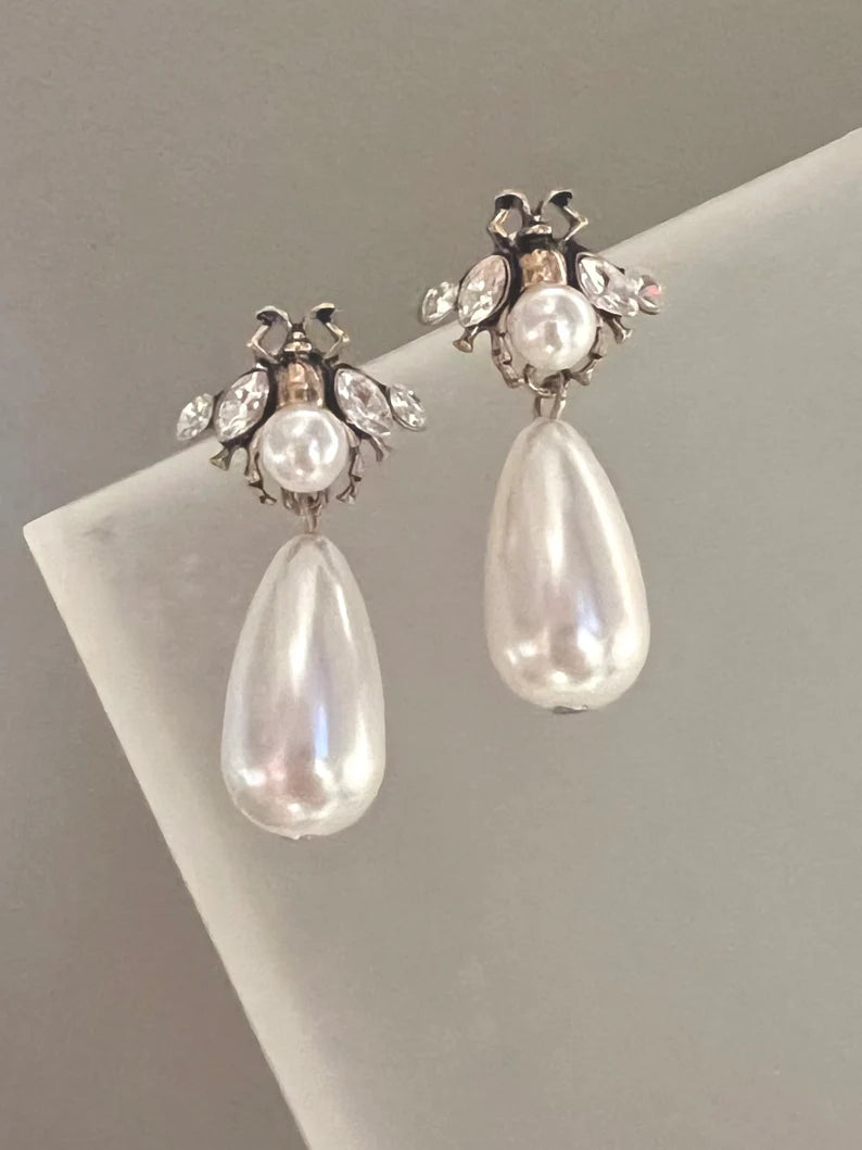 Teardrop pearl earrings