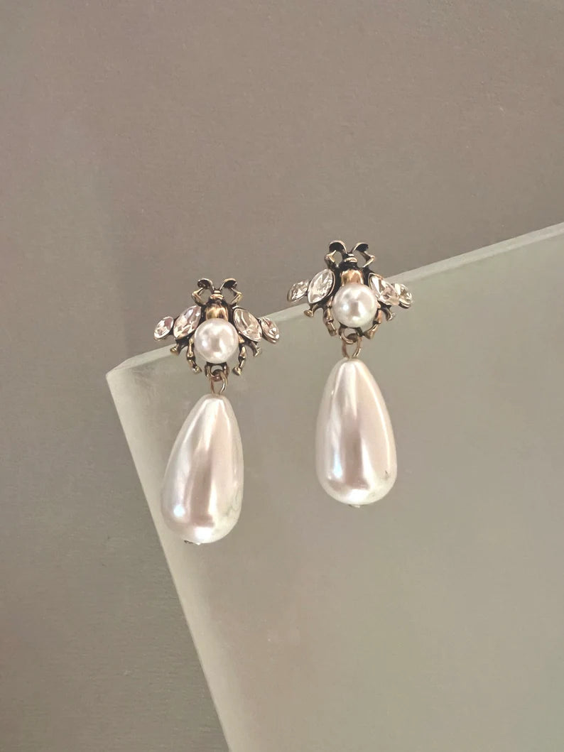 Teardrop pearl earrings