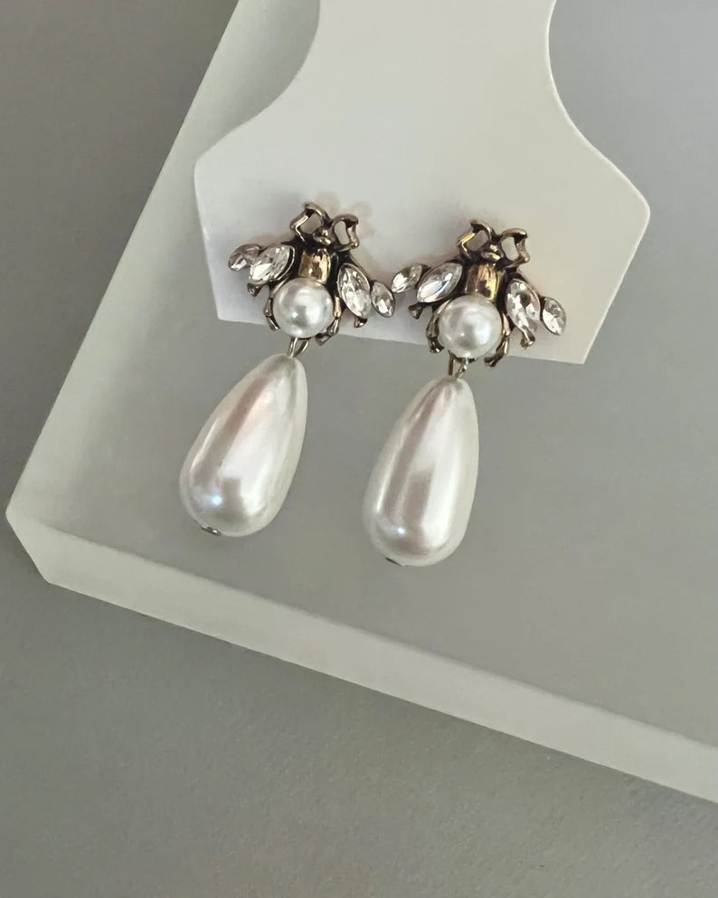 Teardrop pearl earrings