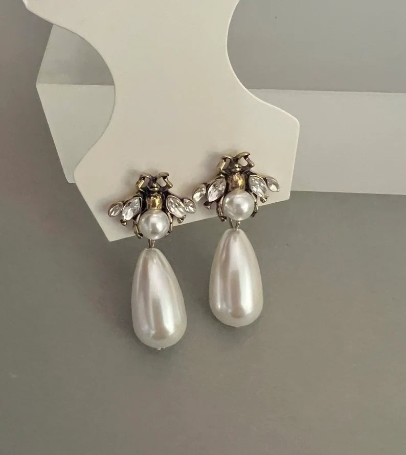 Teardrop pearl earrings