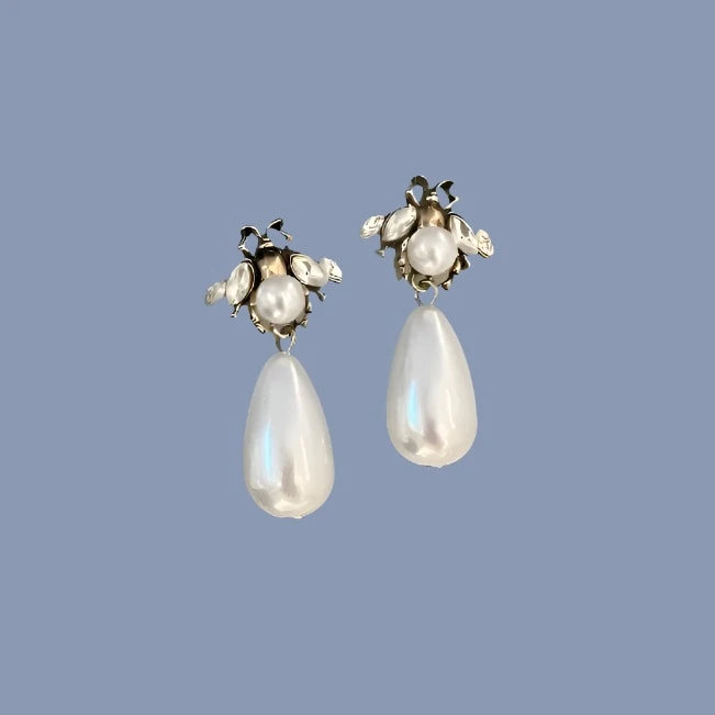 Teardrop pearl earrings