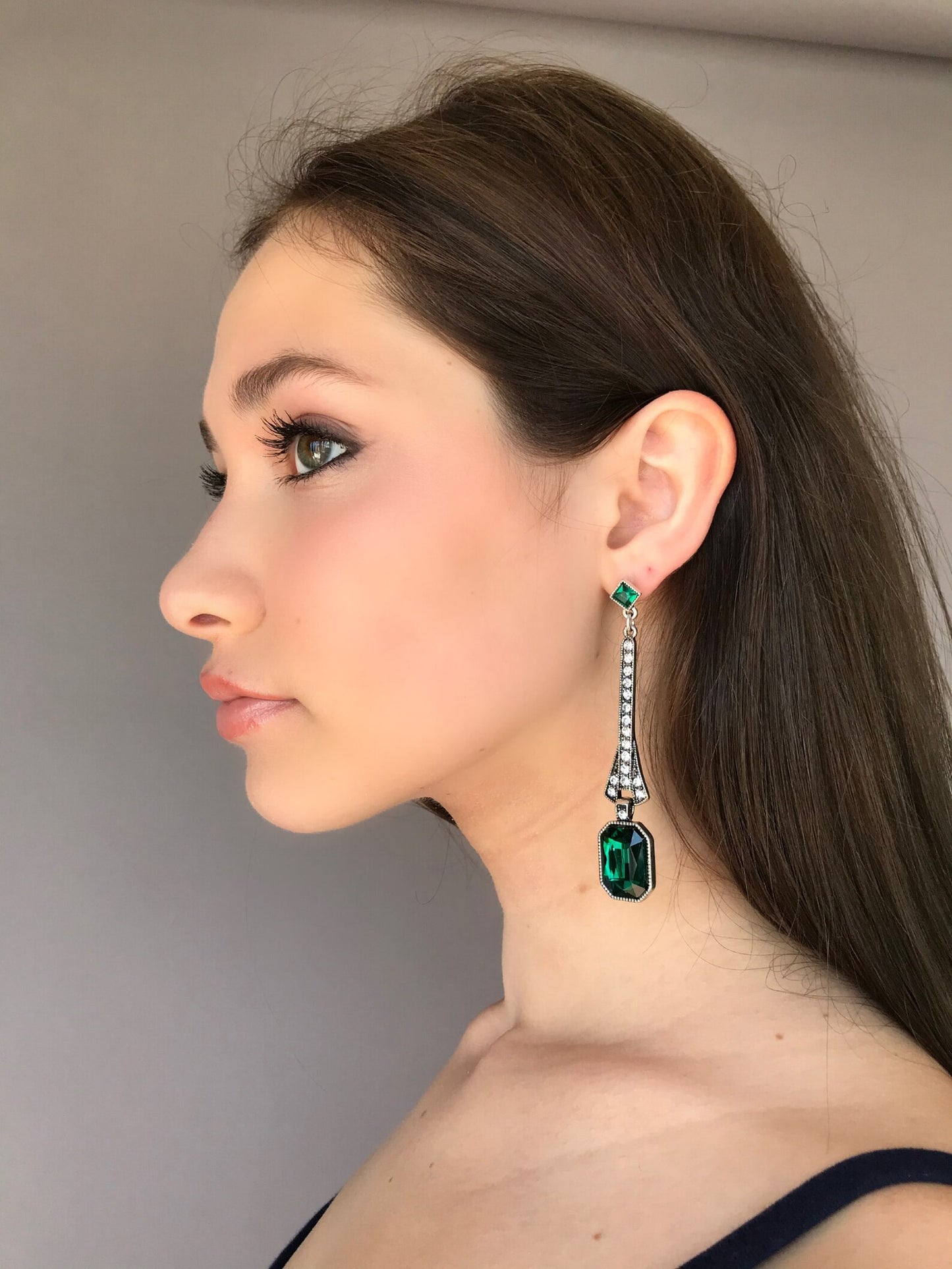 Art deco green crystal drop earrings