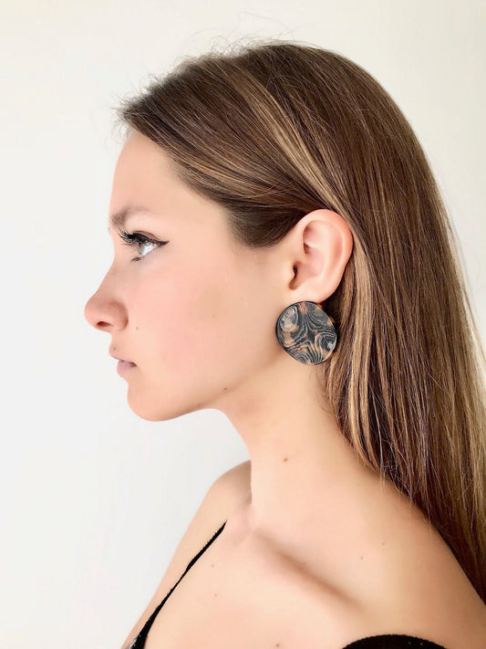 Tortoise brown disk earrings