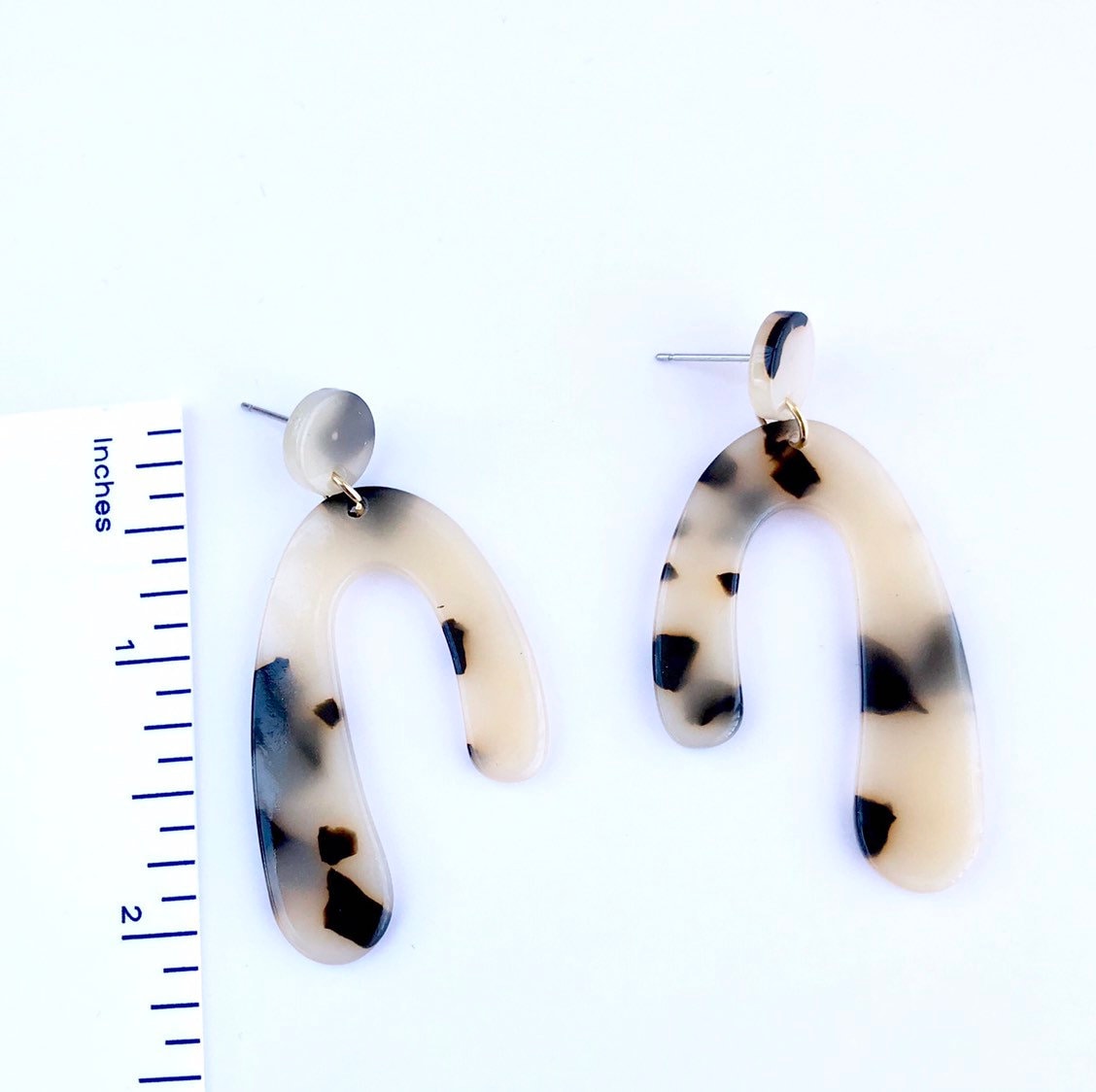 Tortoise shell brown arch earrings