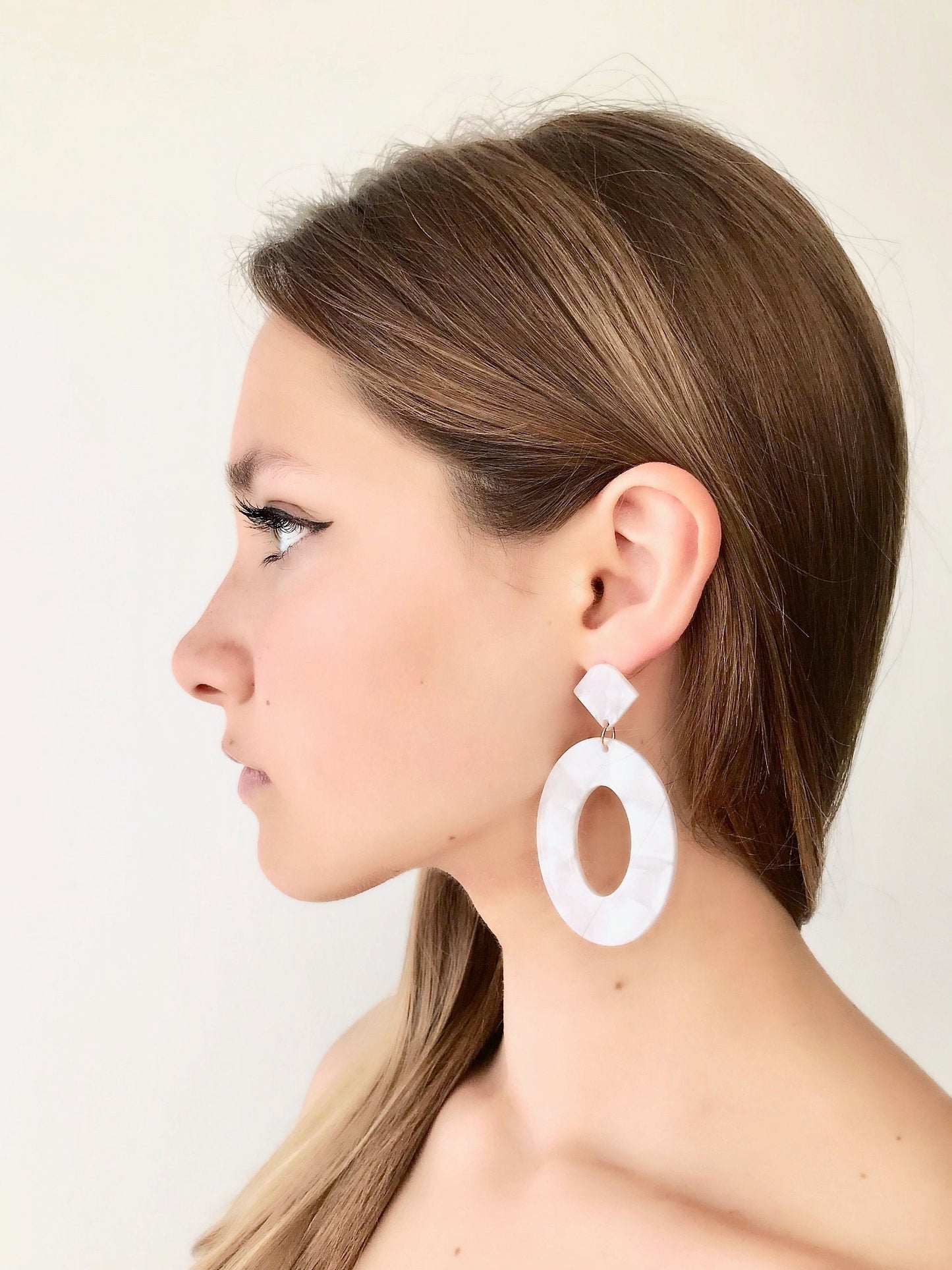 Oval drop earrings