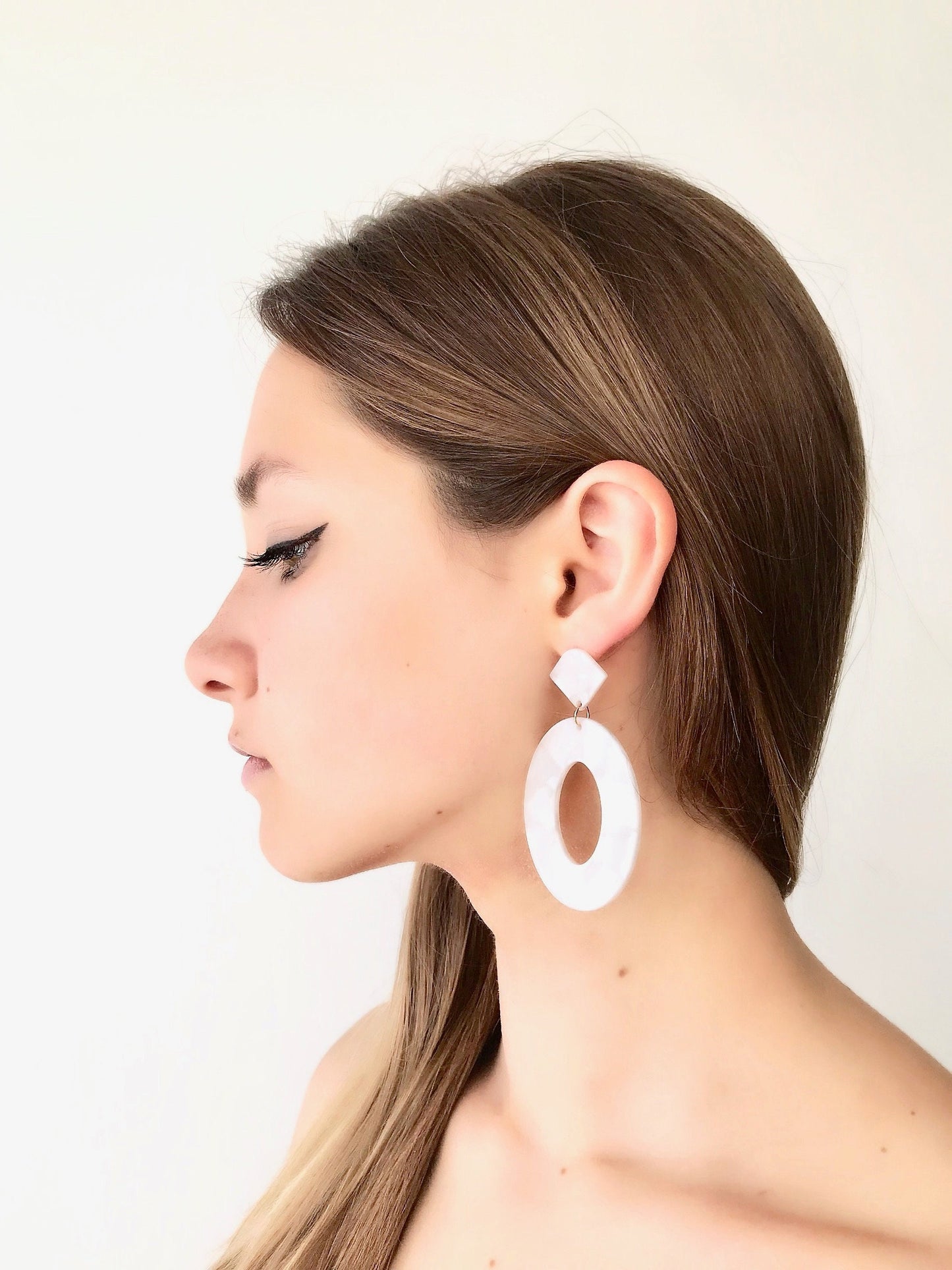 Oval drop earrings