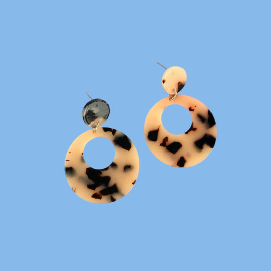 Beige tortoise geometric earrings