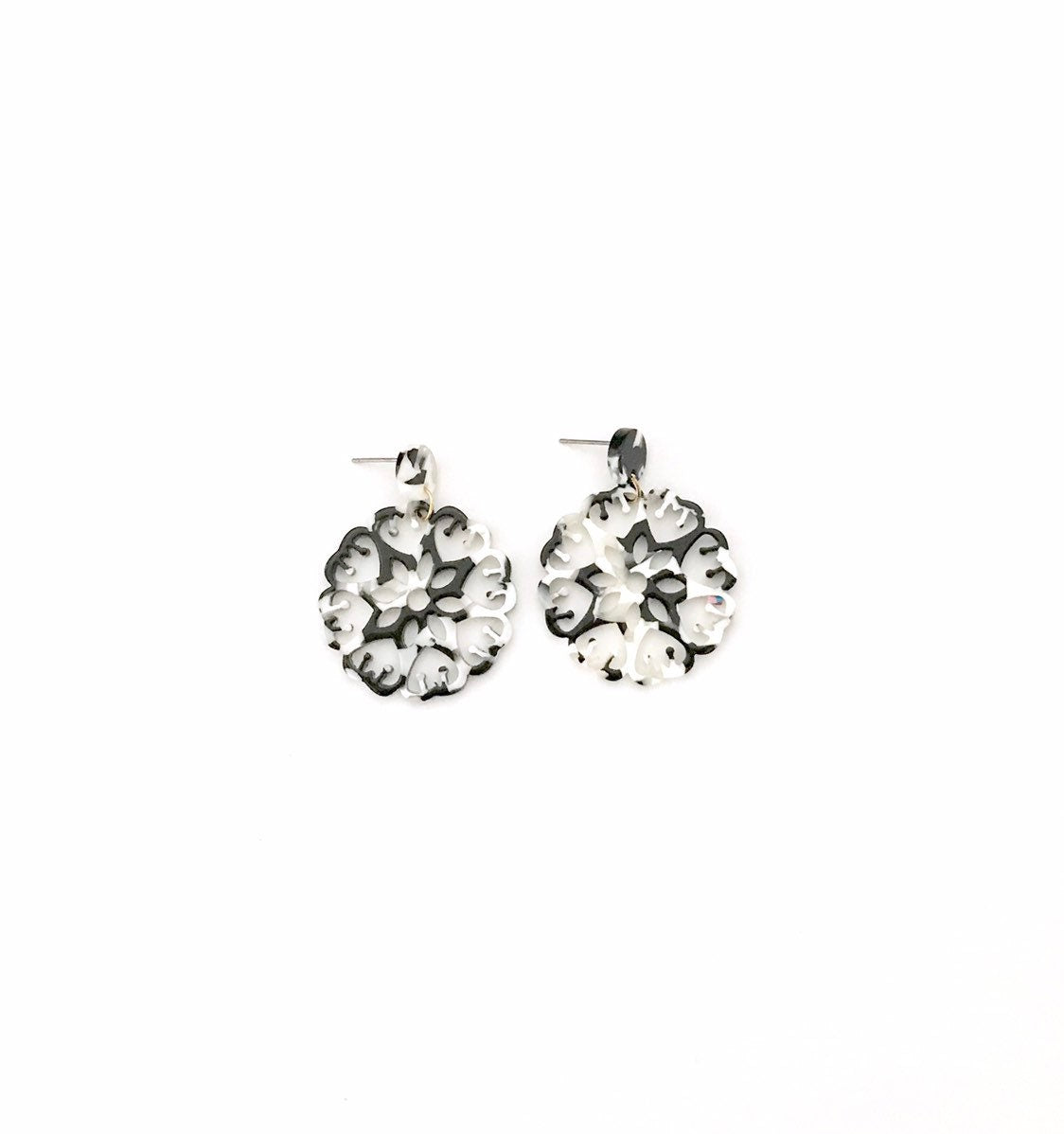Flower filigree earrings