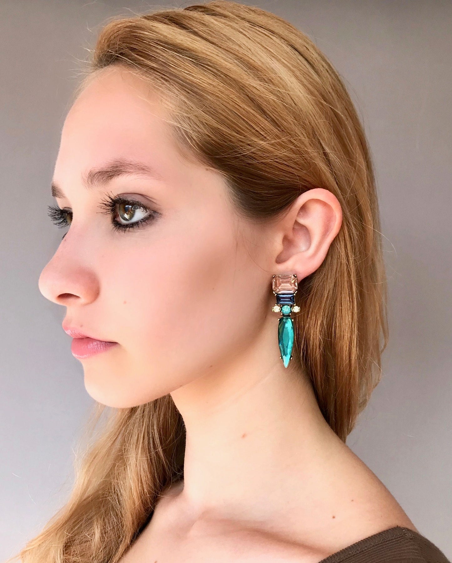 Green rhinestone geometric earrings