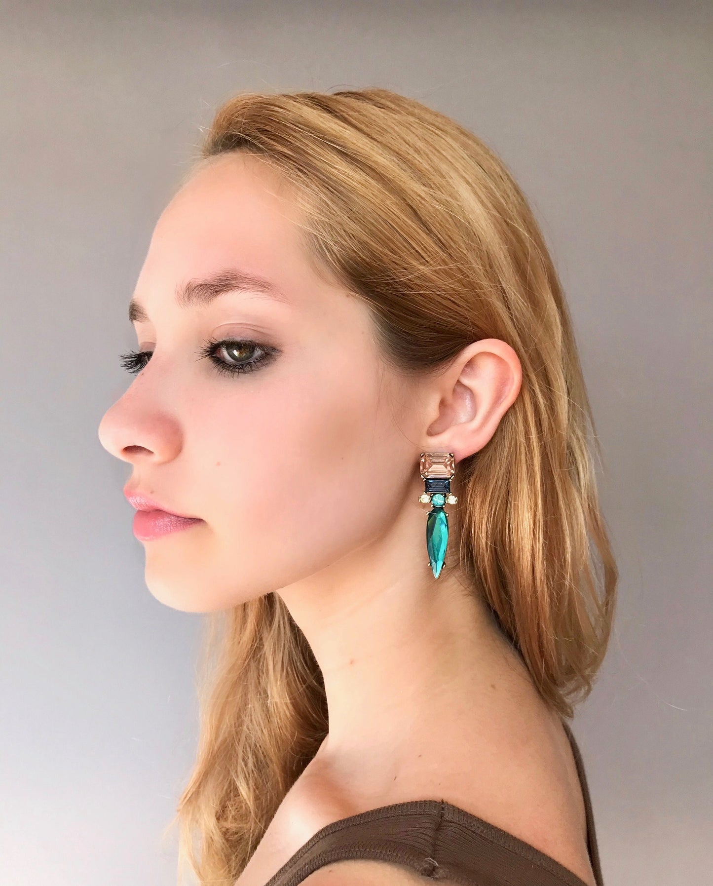 Green rhinestone geometric earrings