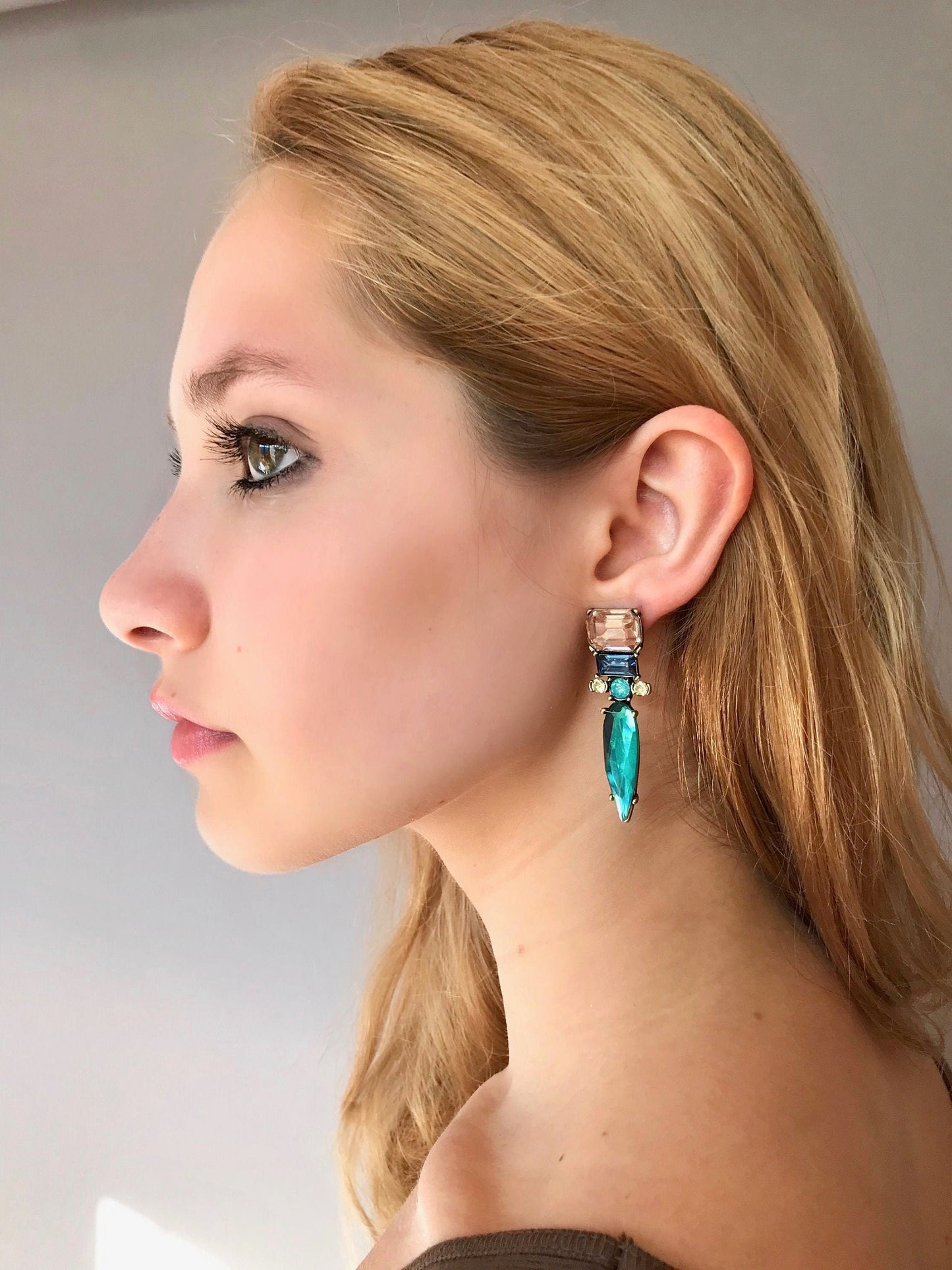 Green rhinestone geometric earrings