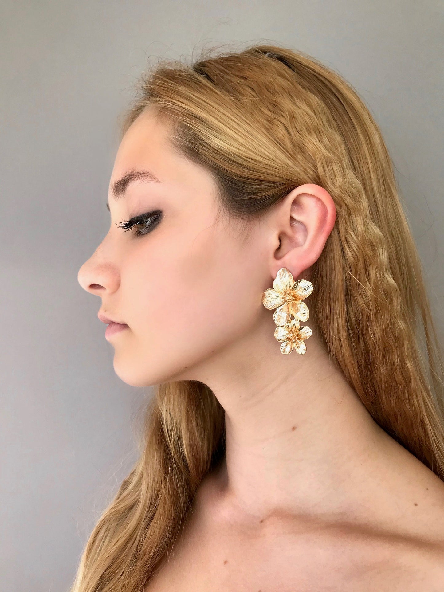 Gold flower drop earrings