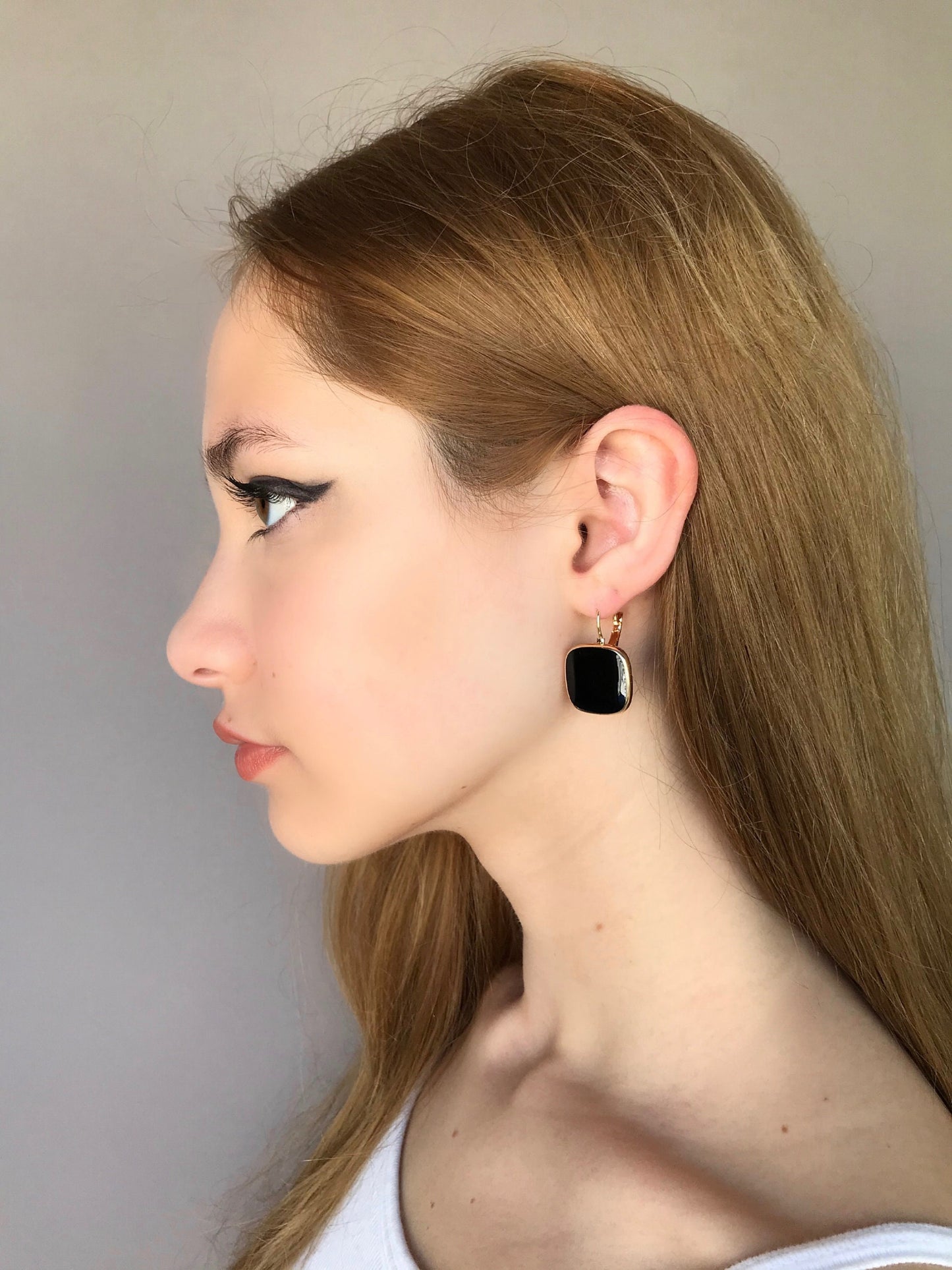 Magenta square earrings