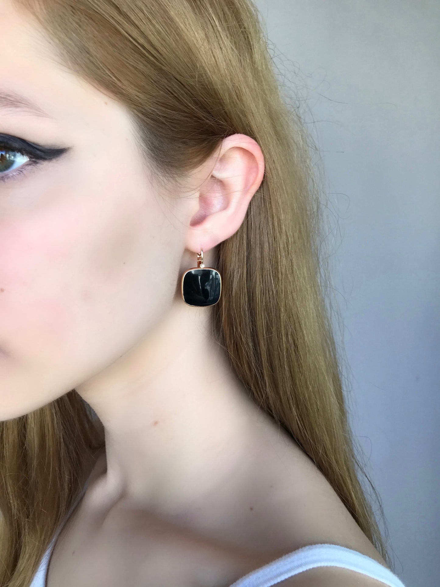 Magenta square earrings