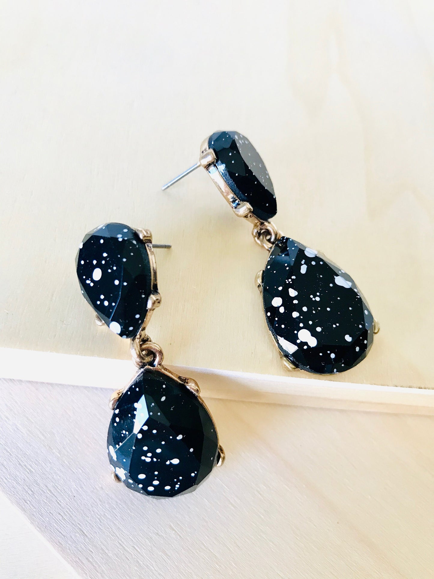 White splash black drop earrings