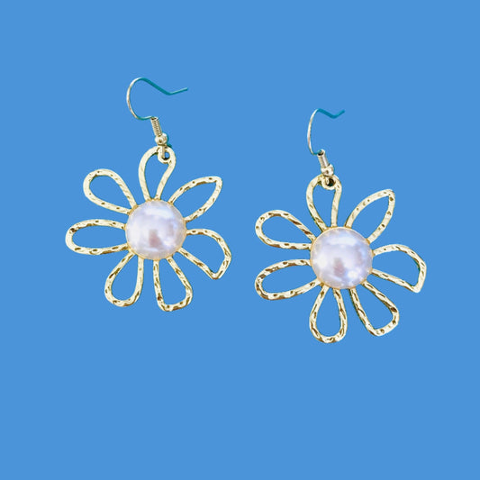 Golden flower pearl earrings