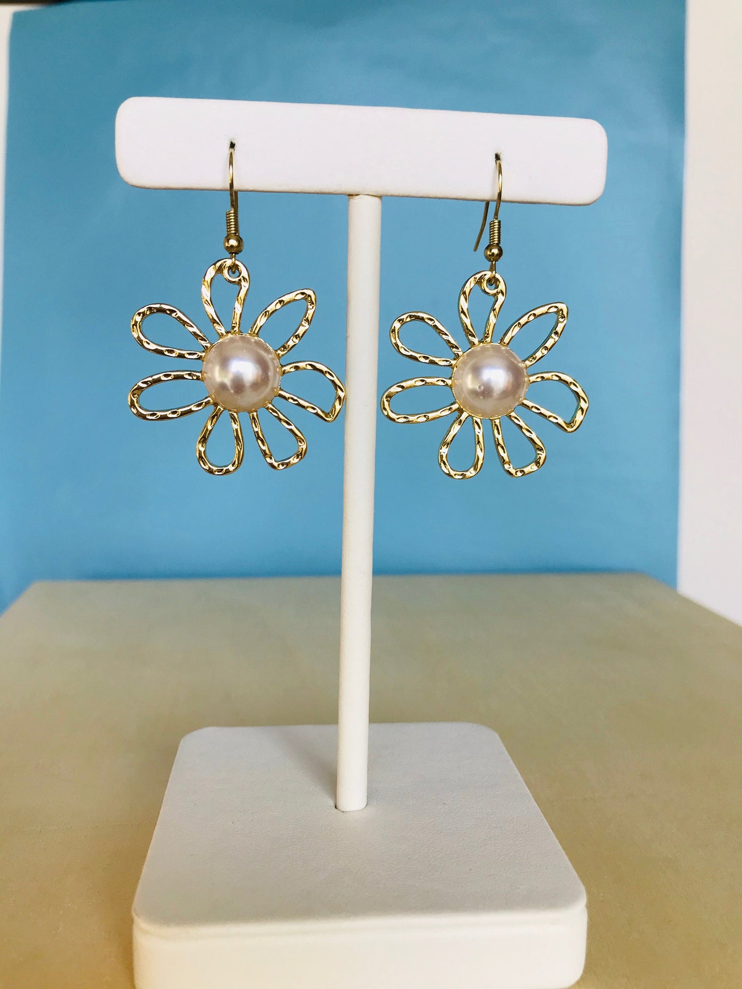 Golden flower pearl earrings