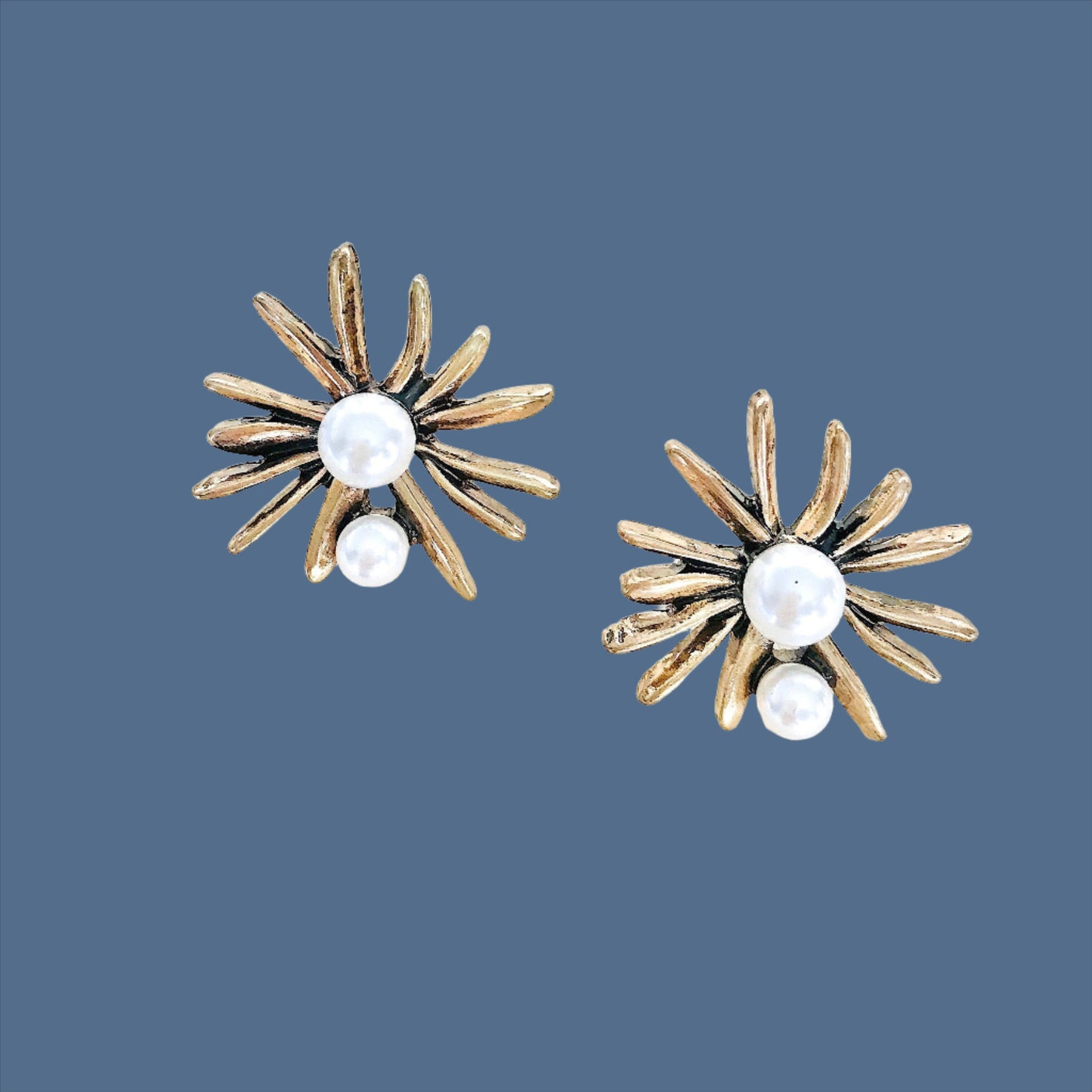 Pearl flower studs earrings