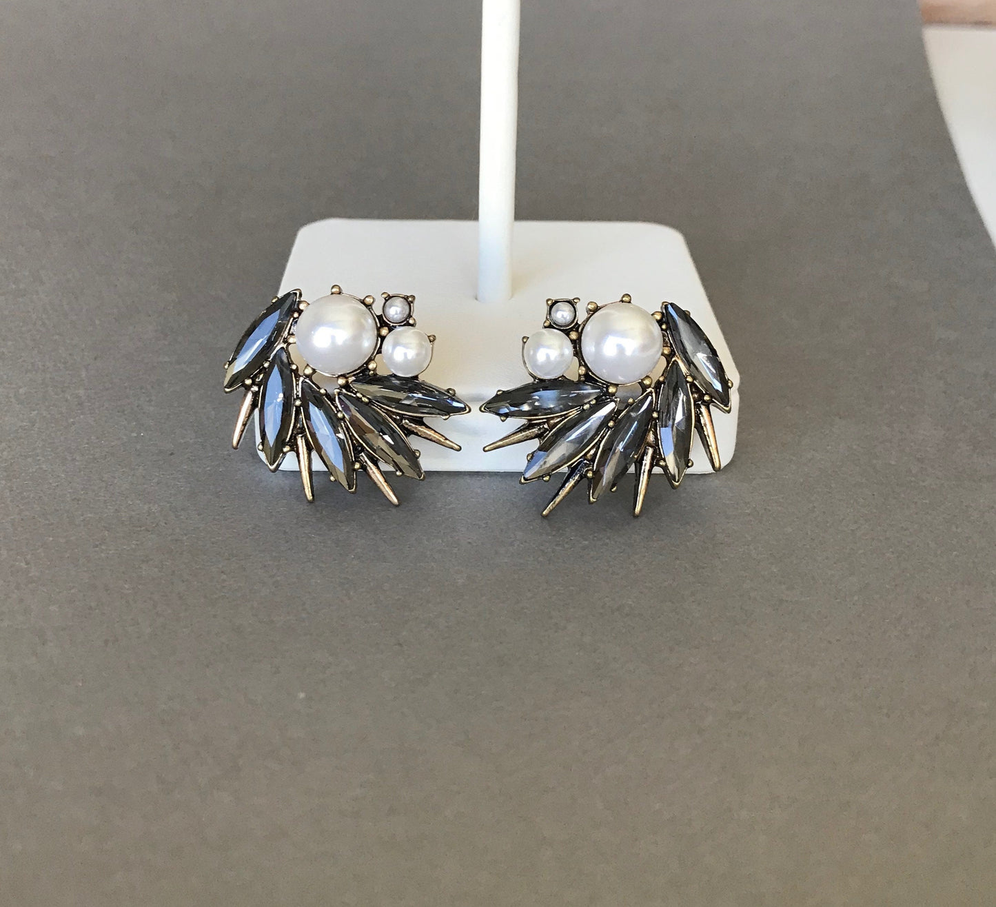 Crystal leaf earrinhs