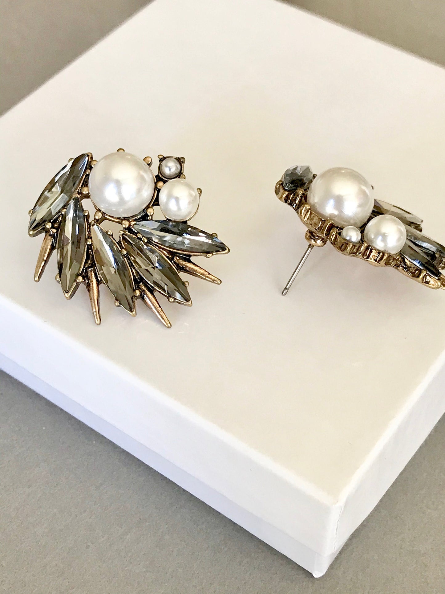 Crystal leaf earrinhs