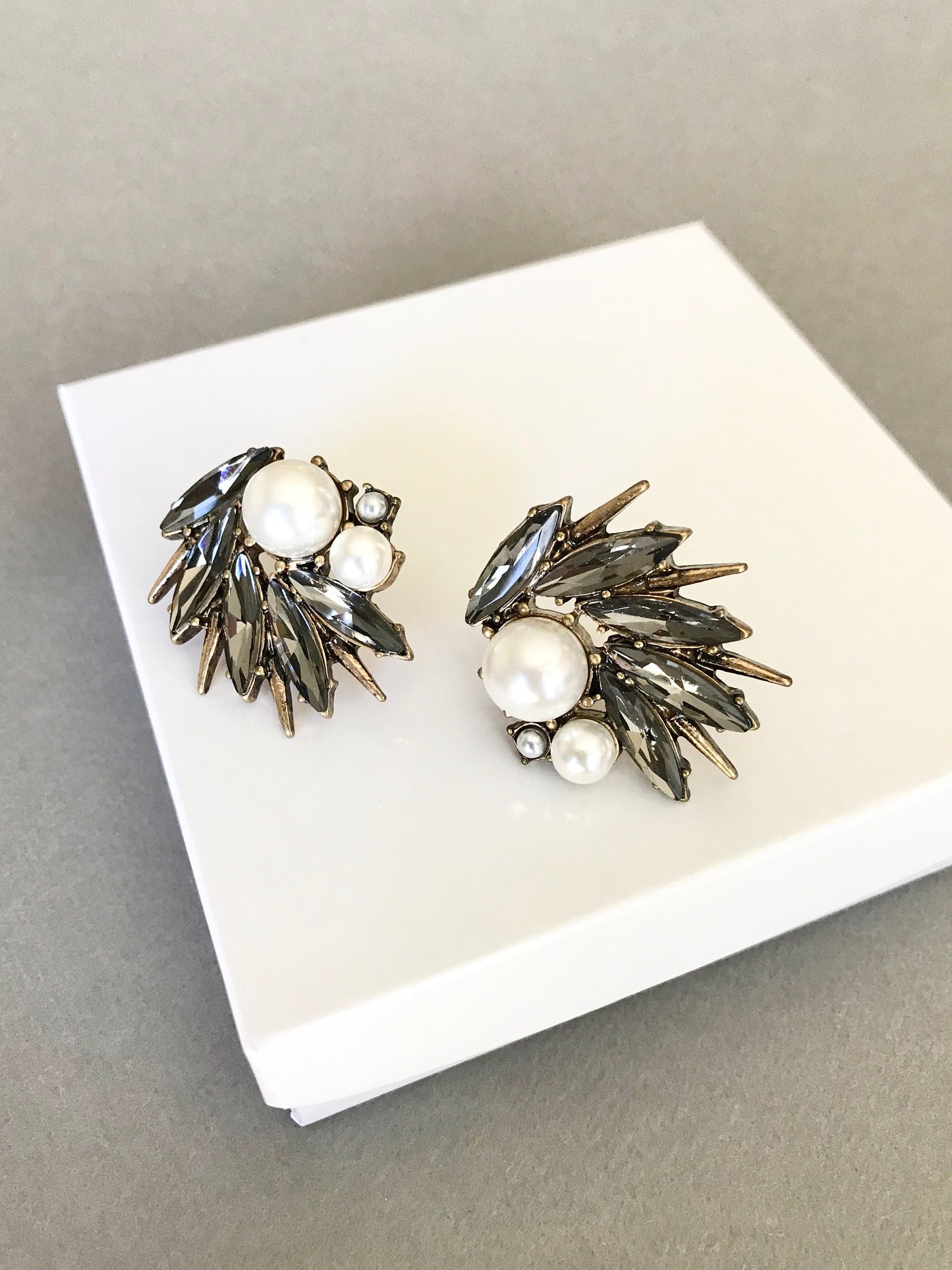 Crystal leaf earrinhs