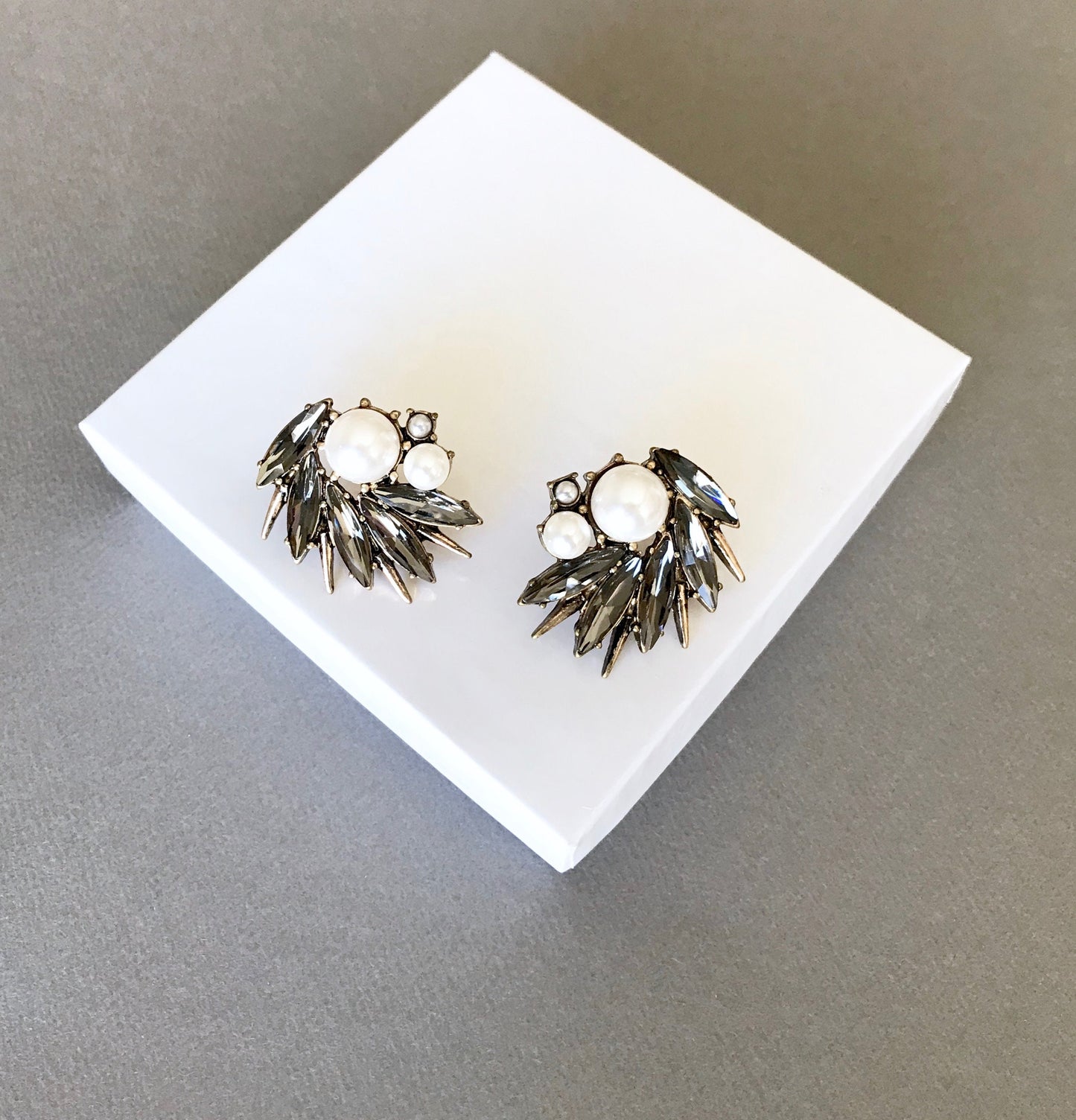 Crystal leaf earrinhs