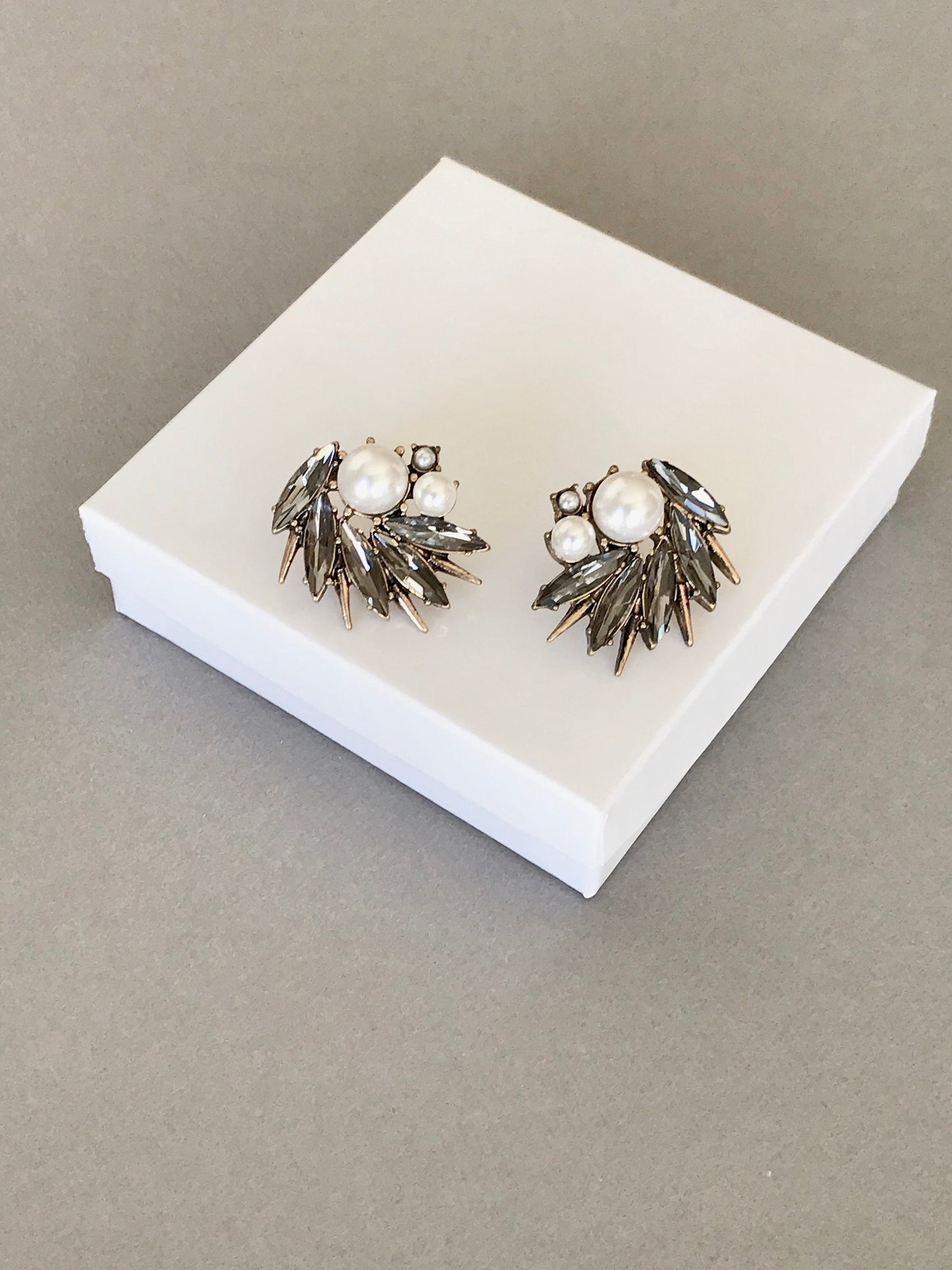 Crystal leaf earrinhs