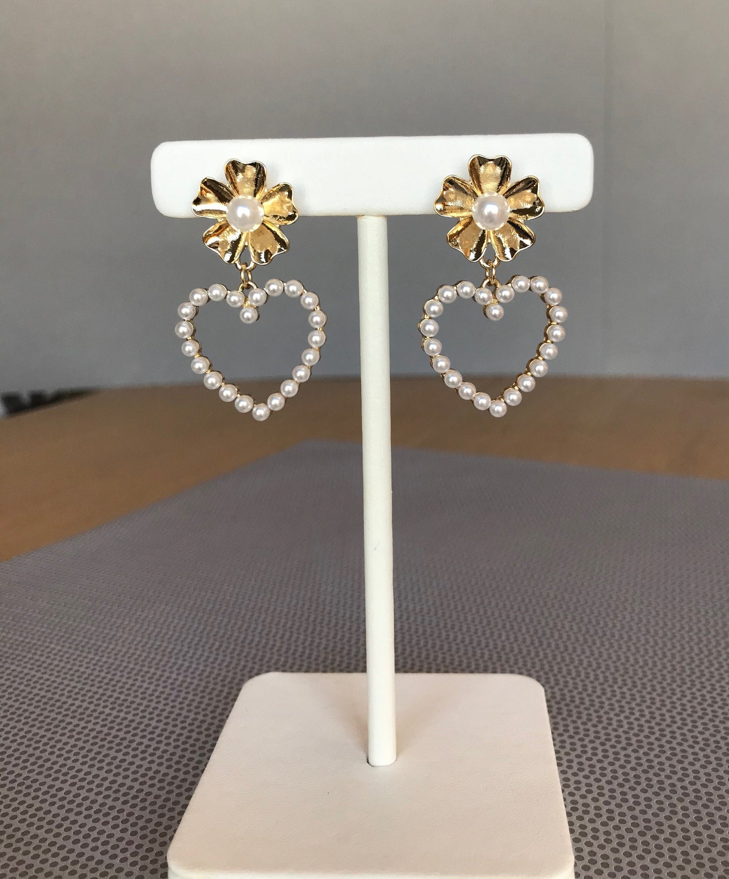 Pearl heart earrings