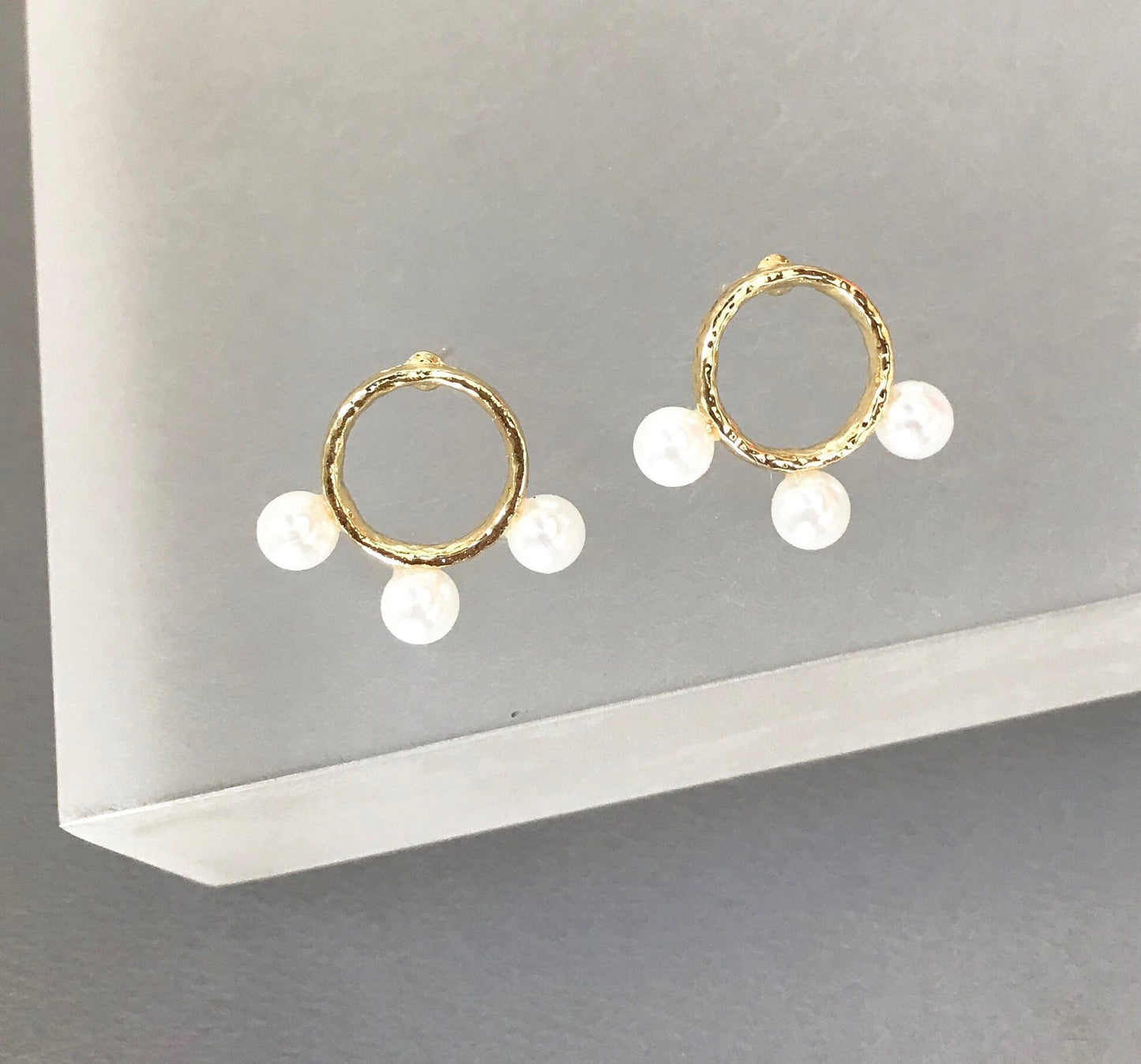 Small ring pearl earrings