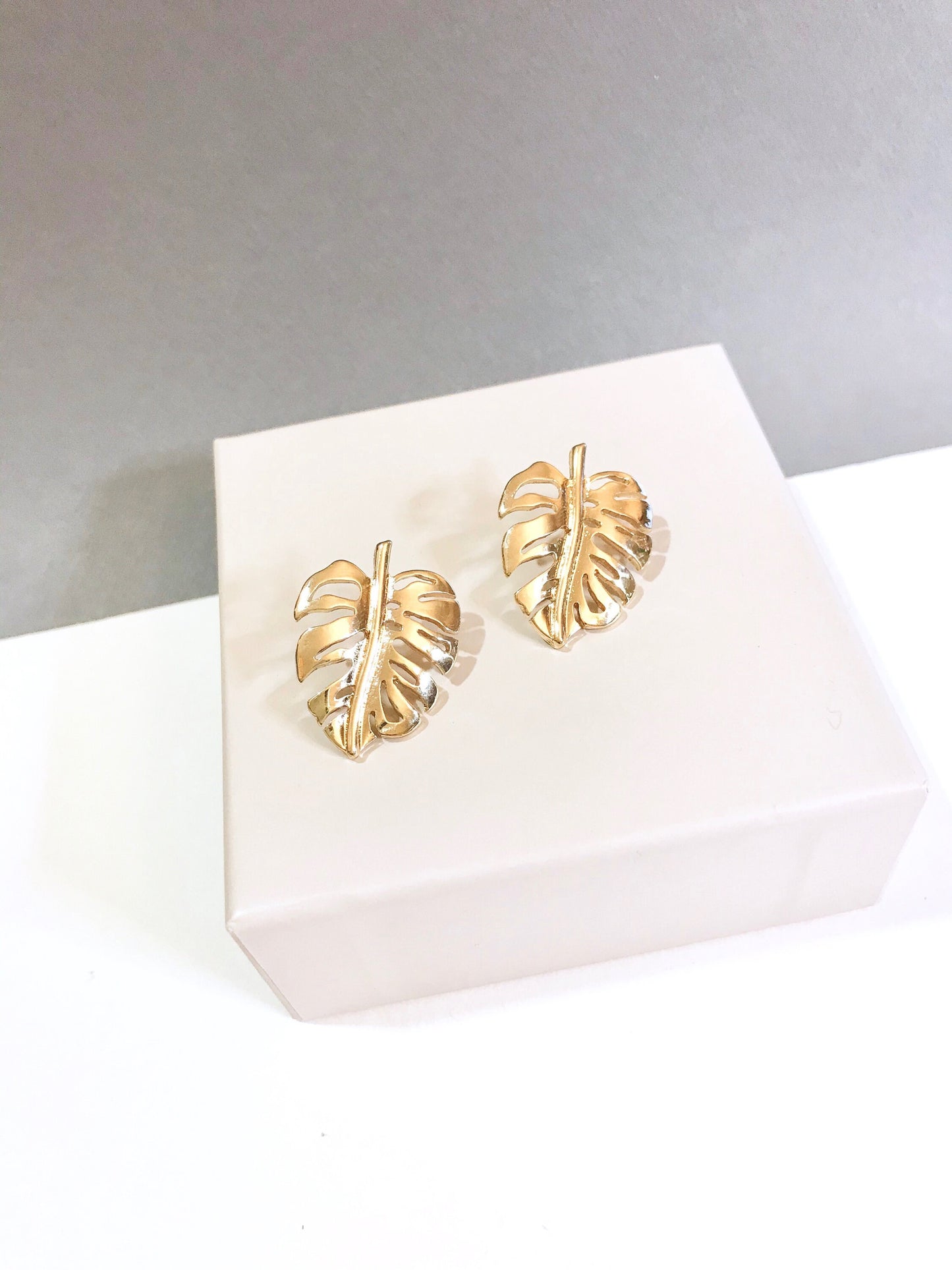 Gold monstera leaf earrings