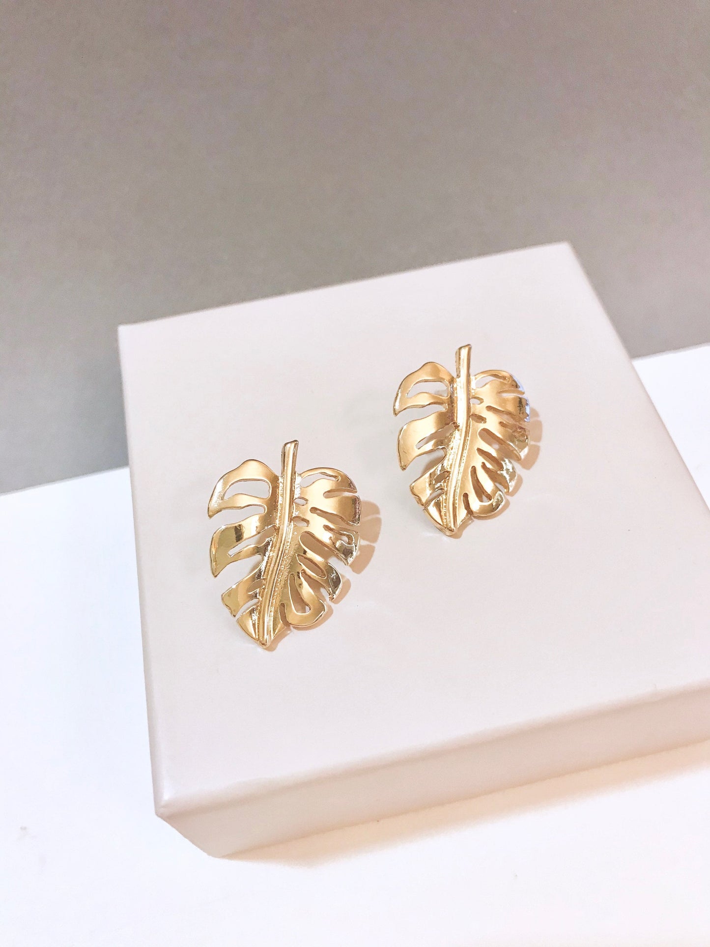 Gold monstera leaf earrings