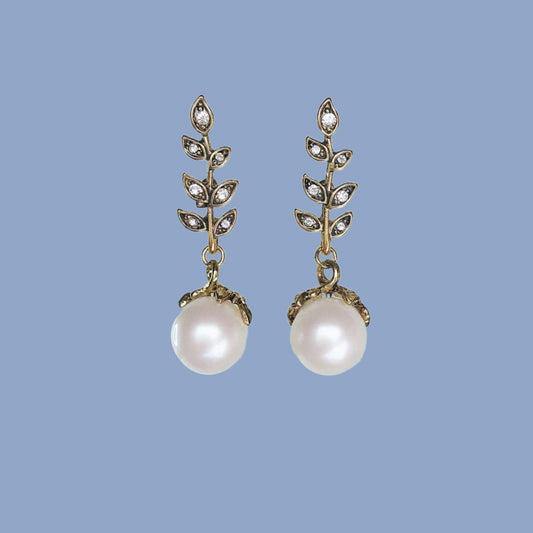 Gold leave pearl earrings