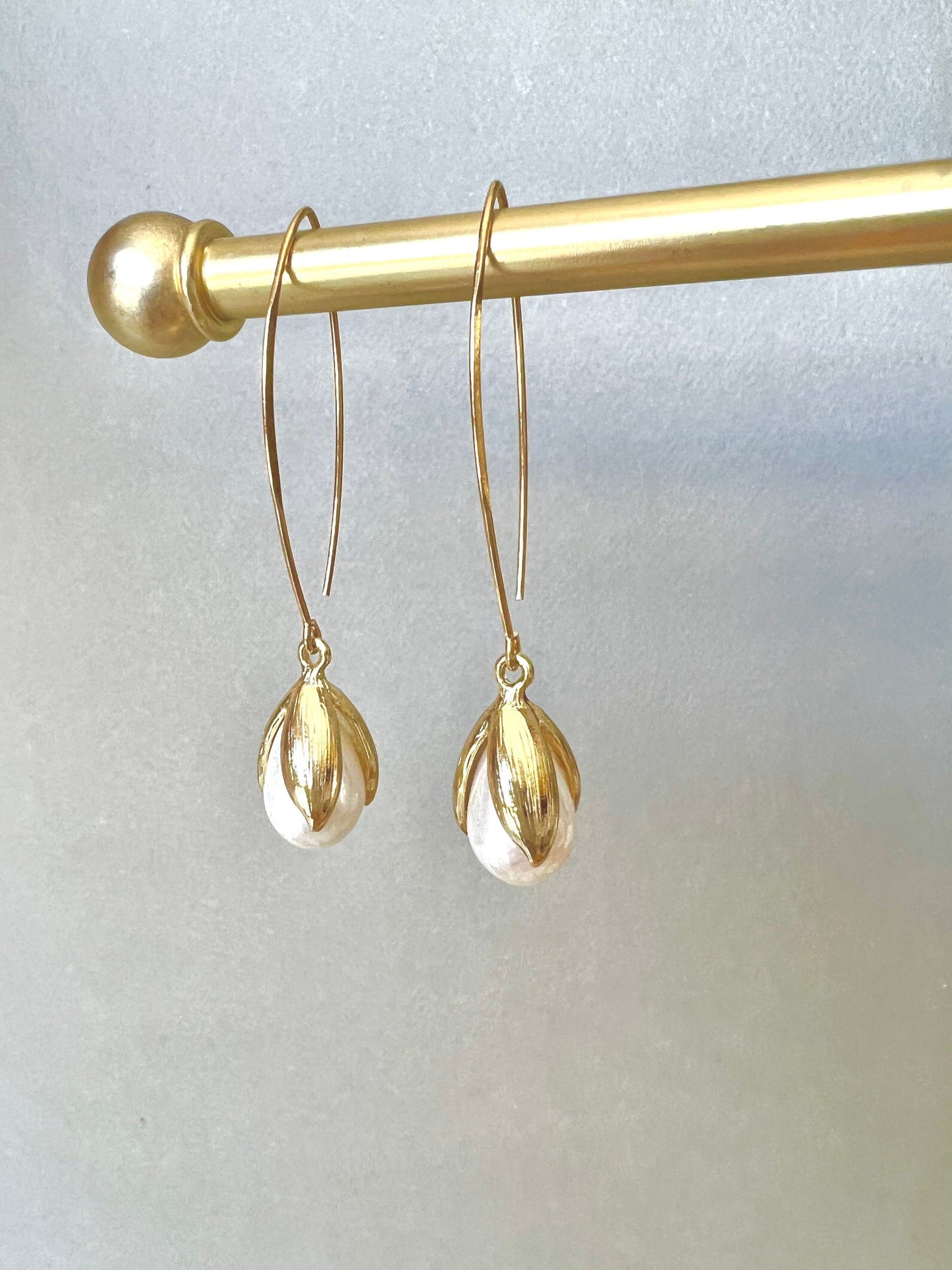 Pearl leaf earrings