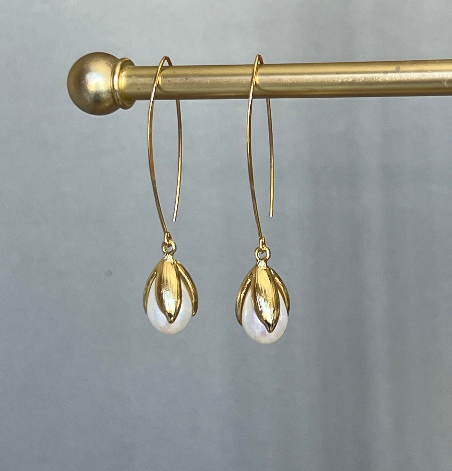 Pearl leaf earrings