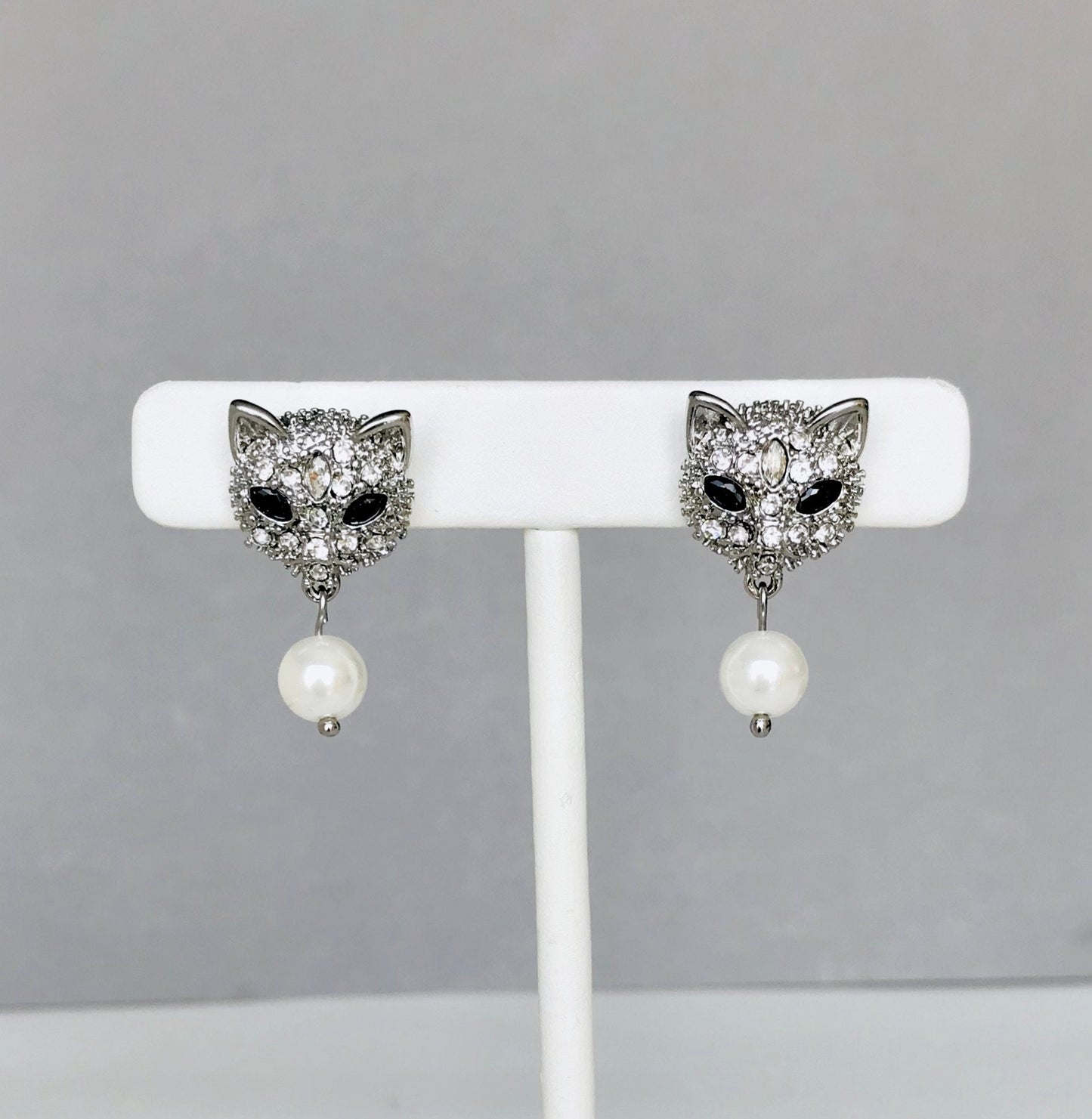 Crystal cat pearl drop earrings