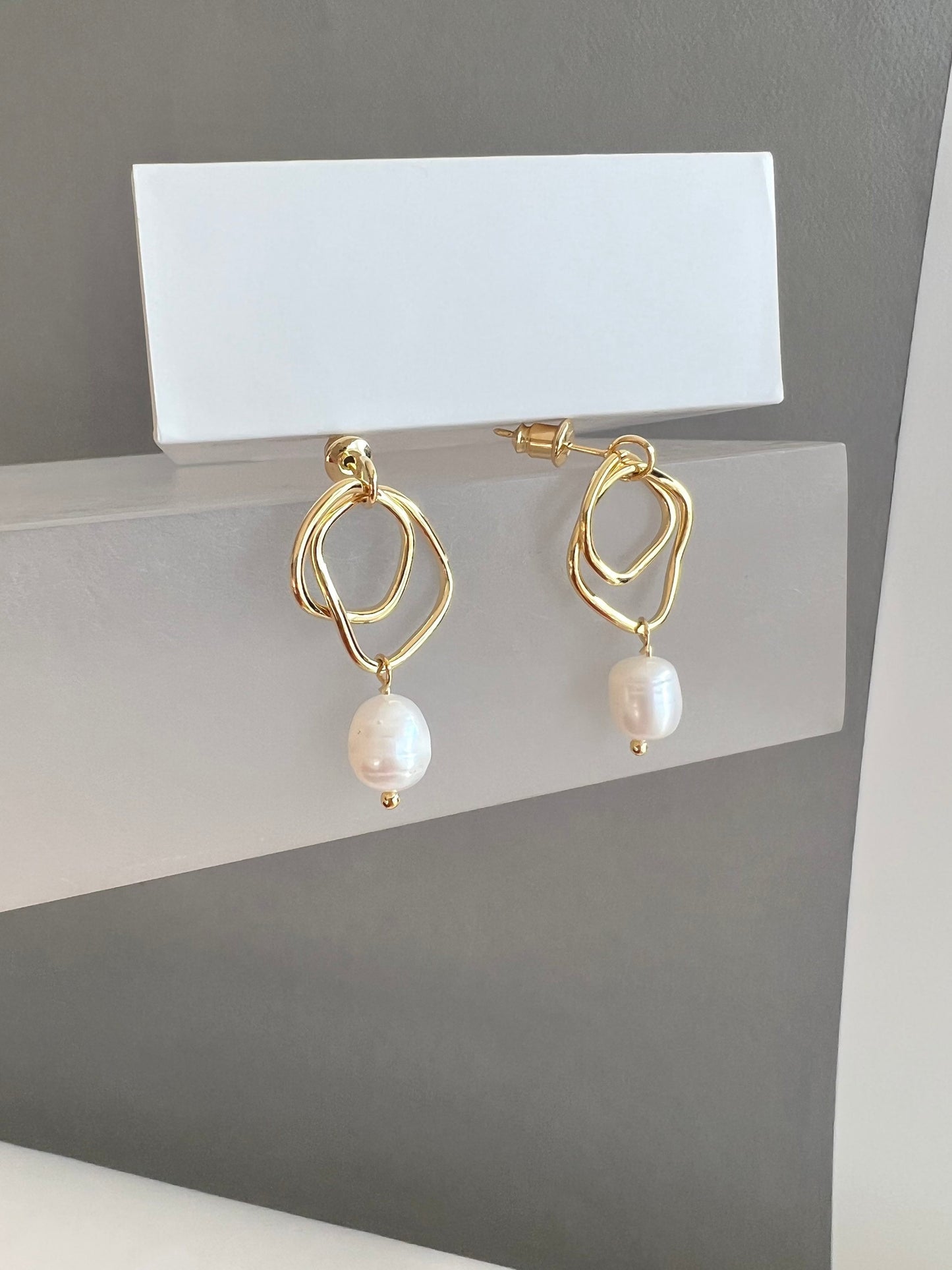 Gold design pearl earrings