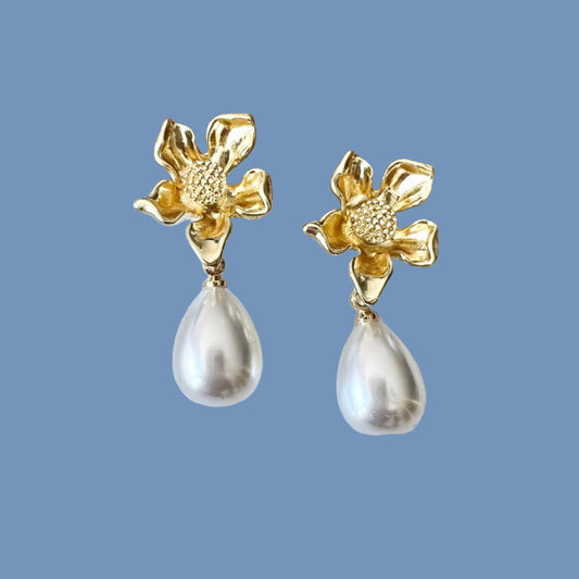 Gold flower pearl earrings