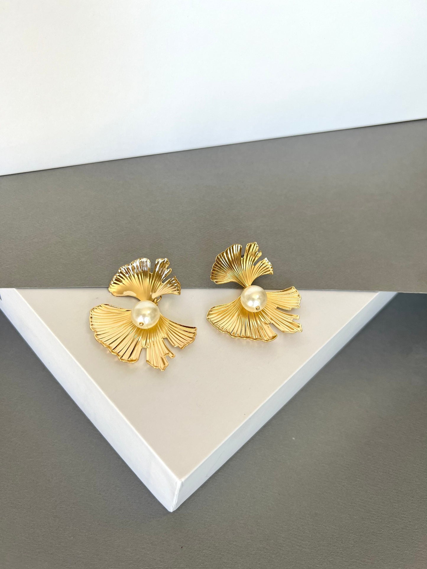 Ginkgo leaf pearl flower earrings