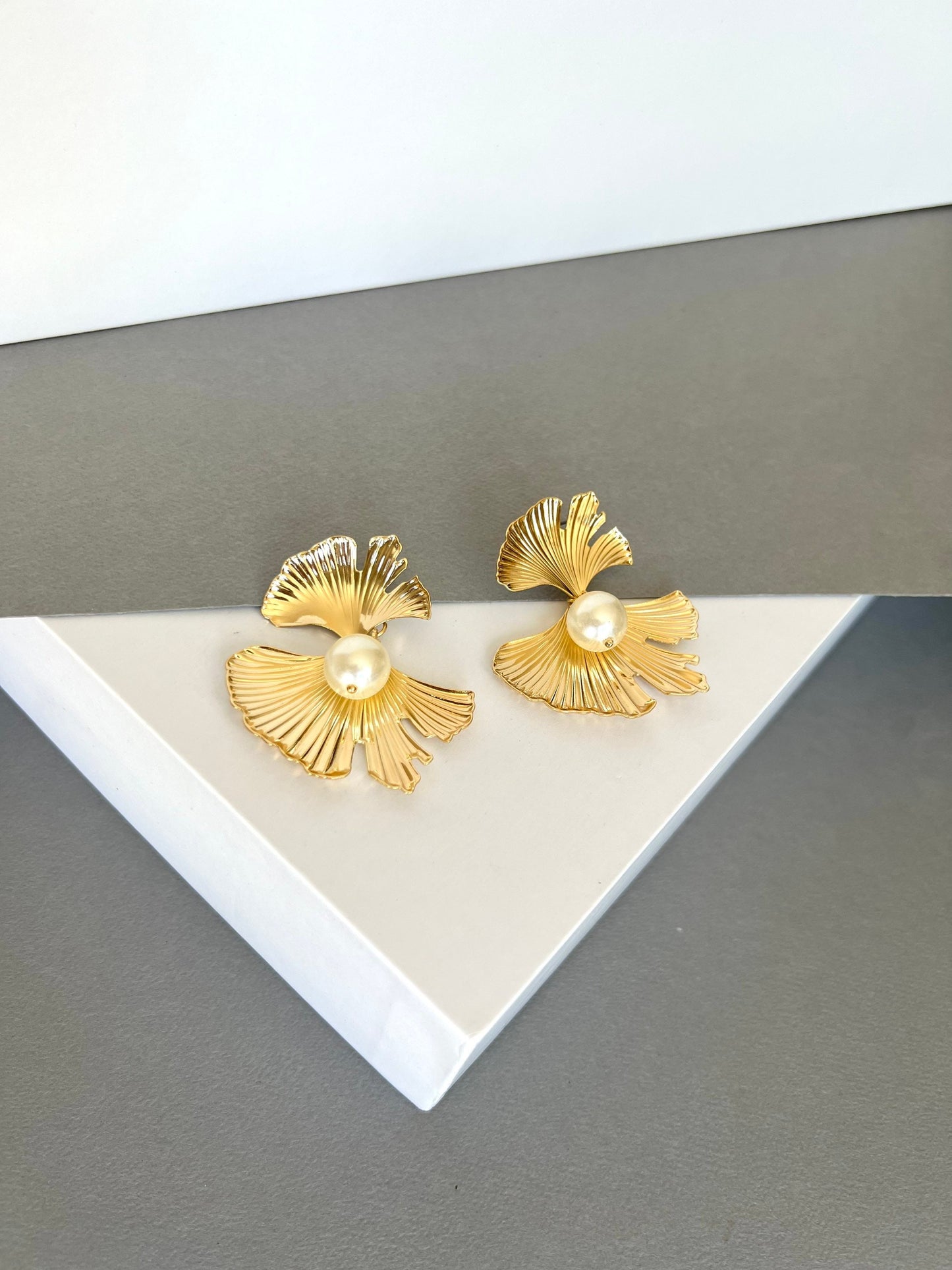 Ginkgo leaf pearl flower earrings
